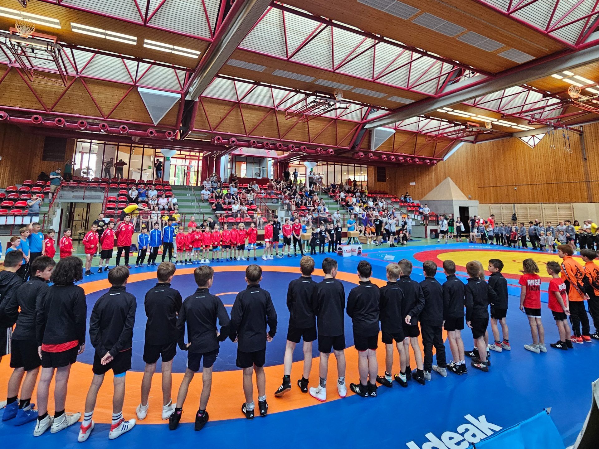 100 Nachwuchsringer nahmen an der ÖM der U14 in der Sporthalle der Mittelschule Götzis teil.