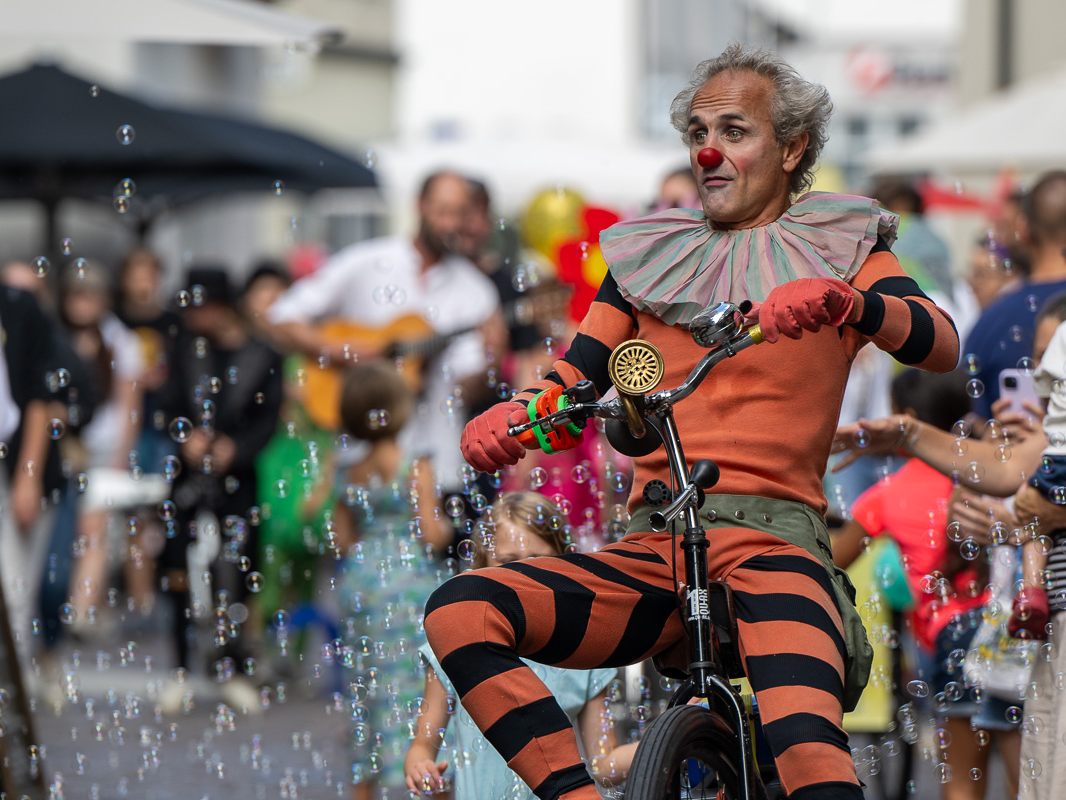 Clown Pompo eröffnet am Freitag das diesjährige Gauklerfestival in Feldkirch mit einer Riesenseifenblasen-Show.