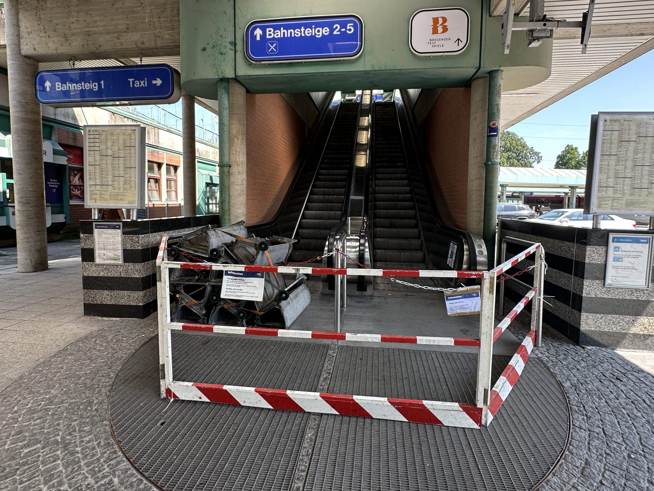 Die Rolltreppe am Bahnhof Bregenz steht wieder still. Die Rolltreppe am Bahnhof Bregenz steht wieder still.