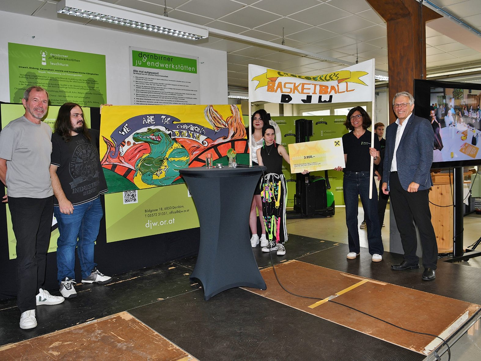 Bild, v.l.n.r.: Markus Mittelberger, Lukas, Eylül, Victoria, Birgit Bernhard (DJW), Udo Reiner. Bild, v.l.n.r.: Markus Mittelberger, Lukas, Eylül, Victoria, Birgit Bernhard (DJW), Udo Reiner.