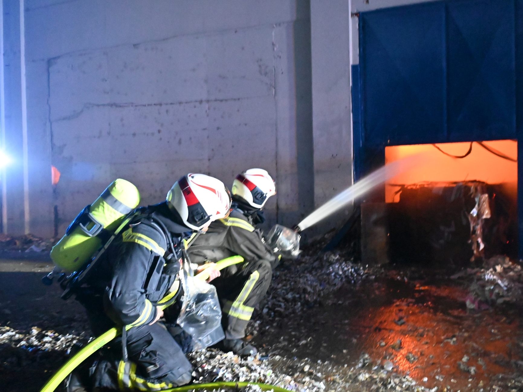 In Wien-Floridsdorf kam es am Montagabend zu einem Brand auf einem Firmengelände.