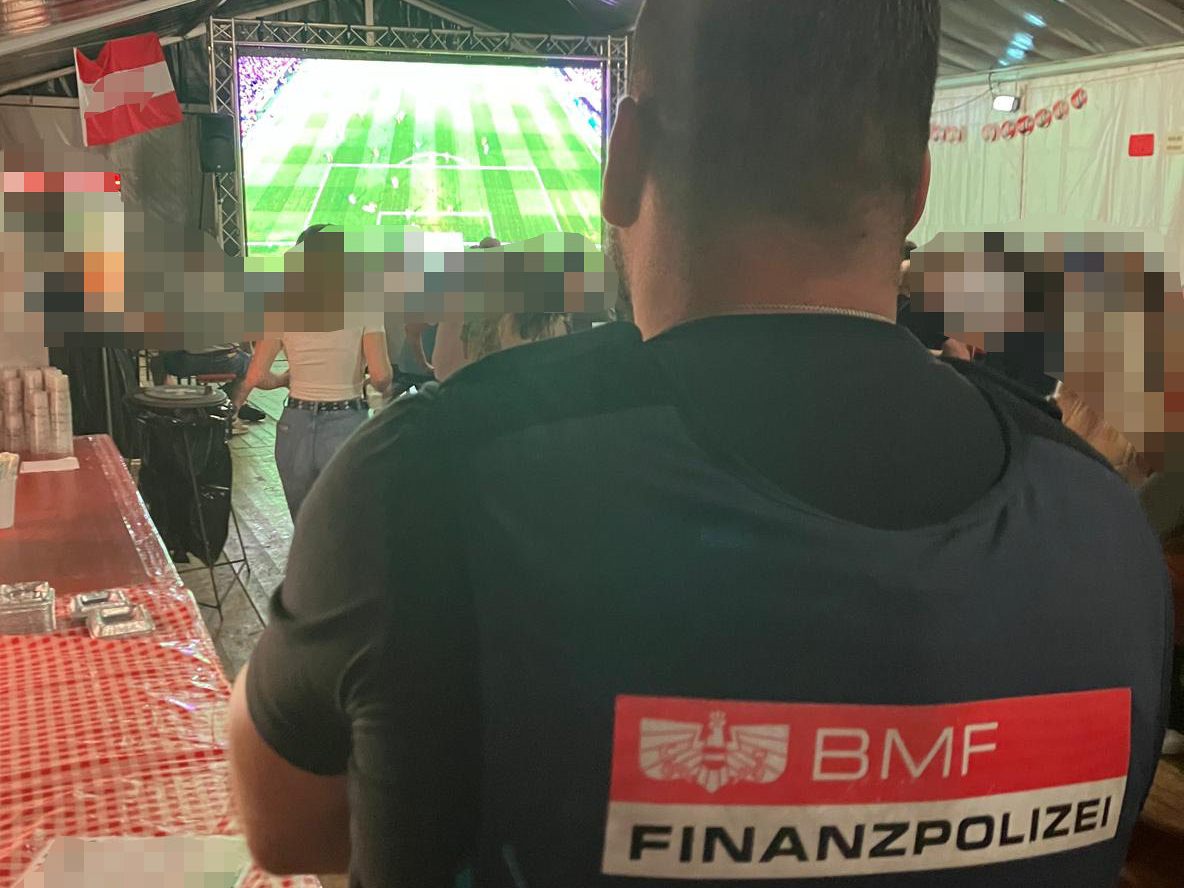 Die Finanzpolizei ahndete 190 Fouls bei Public Viewings zur EURO 2024. Die Finanzpolizei ahndete 190 Fouls bei Public Viewings zur EURO 2024.