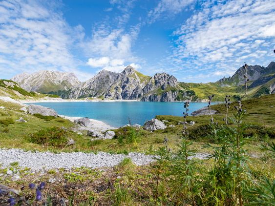 Rund um den malerischen Lünersee führt die erste von drei Energiewanderungen.