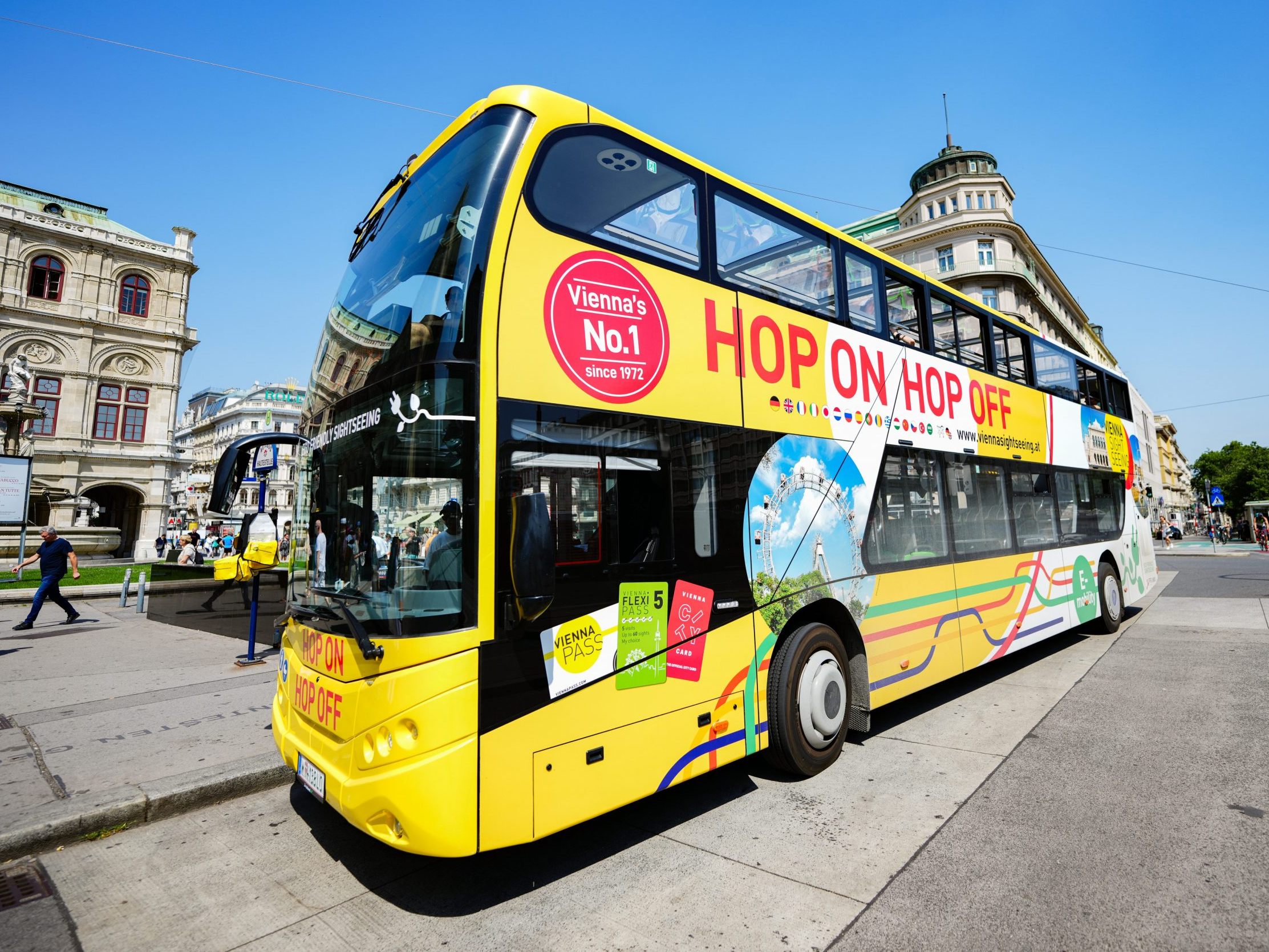 Die Doppelstockbusse mit dem gläsernen Dach sind bei Gästen, die nach Wien kommen, beliebt. Die Doppelstockbusse mit dem gläsernen Dach sind bei Gästen, die nach Wien kommen, beliebt.