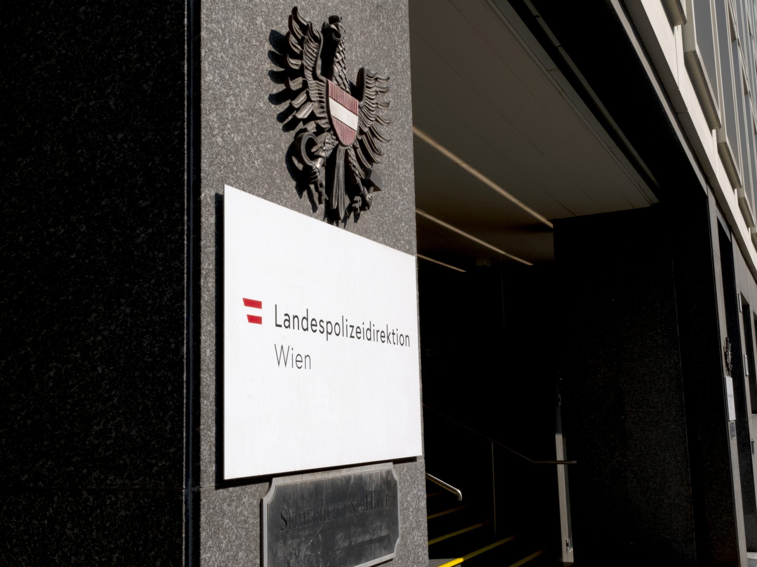 Das Gebäude der Wiener Polizei. Das Gebäude der Wiener Polizei.