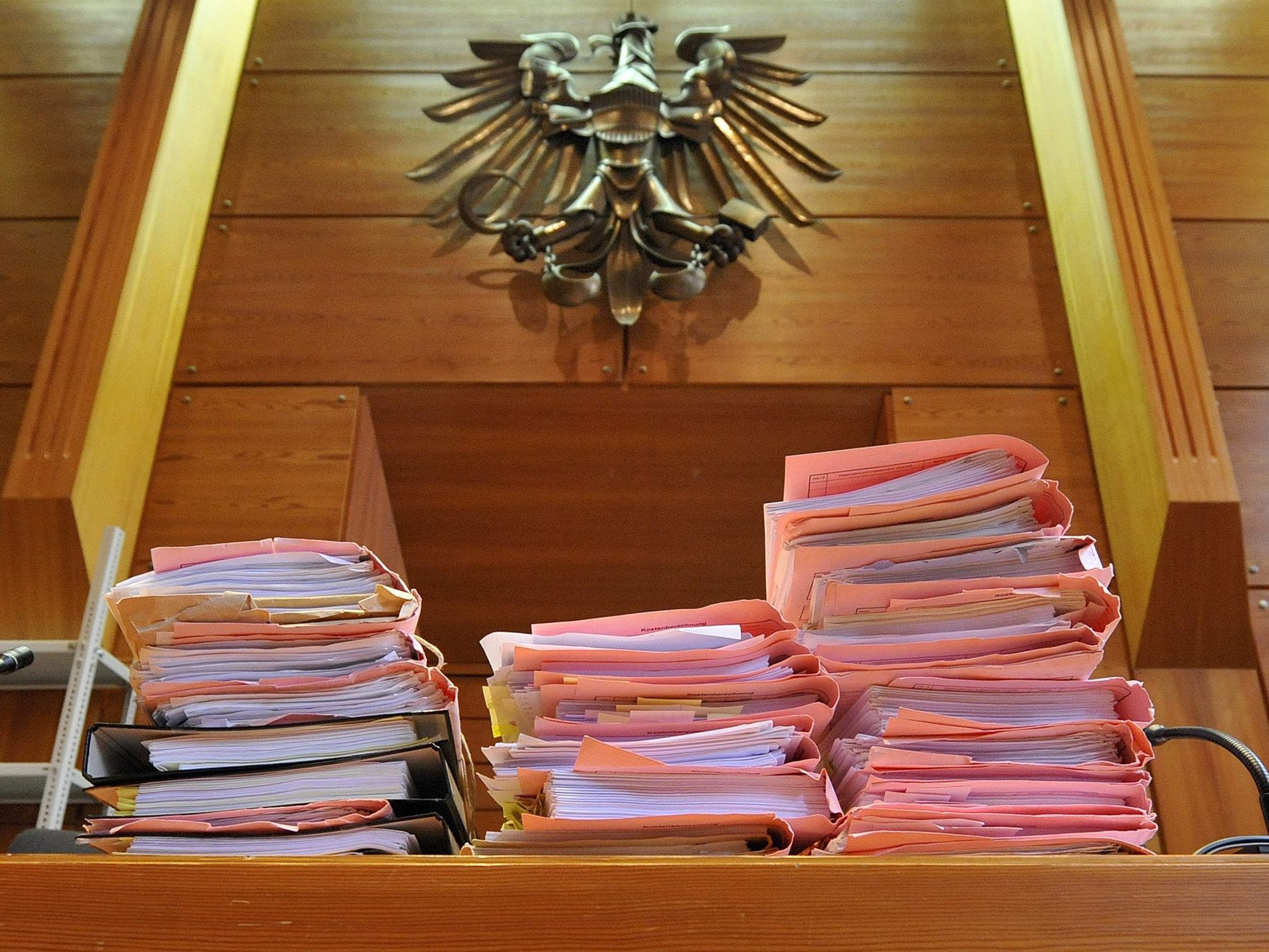 Zur Ladung eines Sohnes als Zeuge wurde die Verhandlung auf Mitte August vertagt.