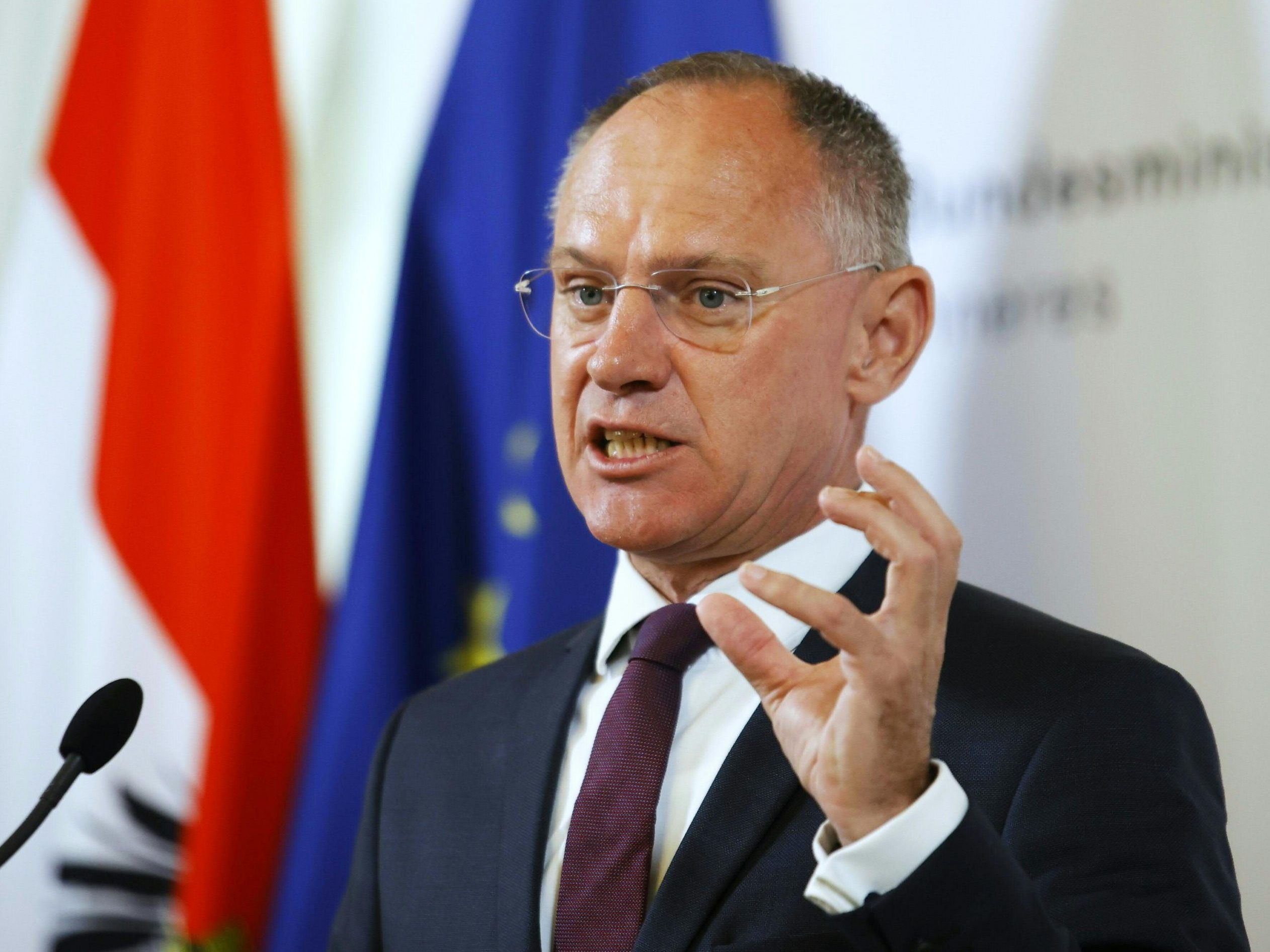 Innenminister Karner lobt die Arbeit der Task Force Sozialleistungsbetrug.