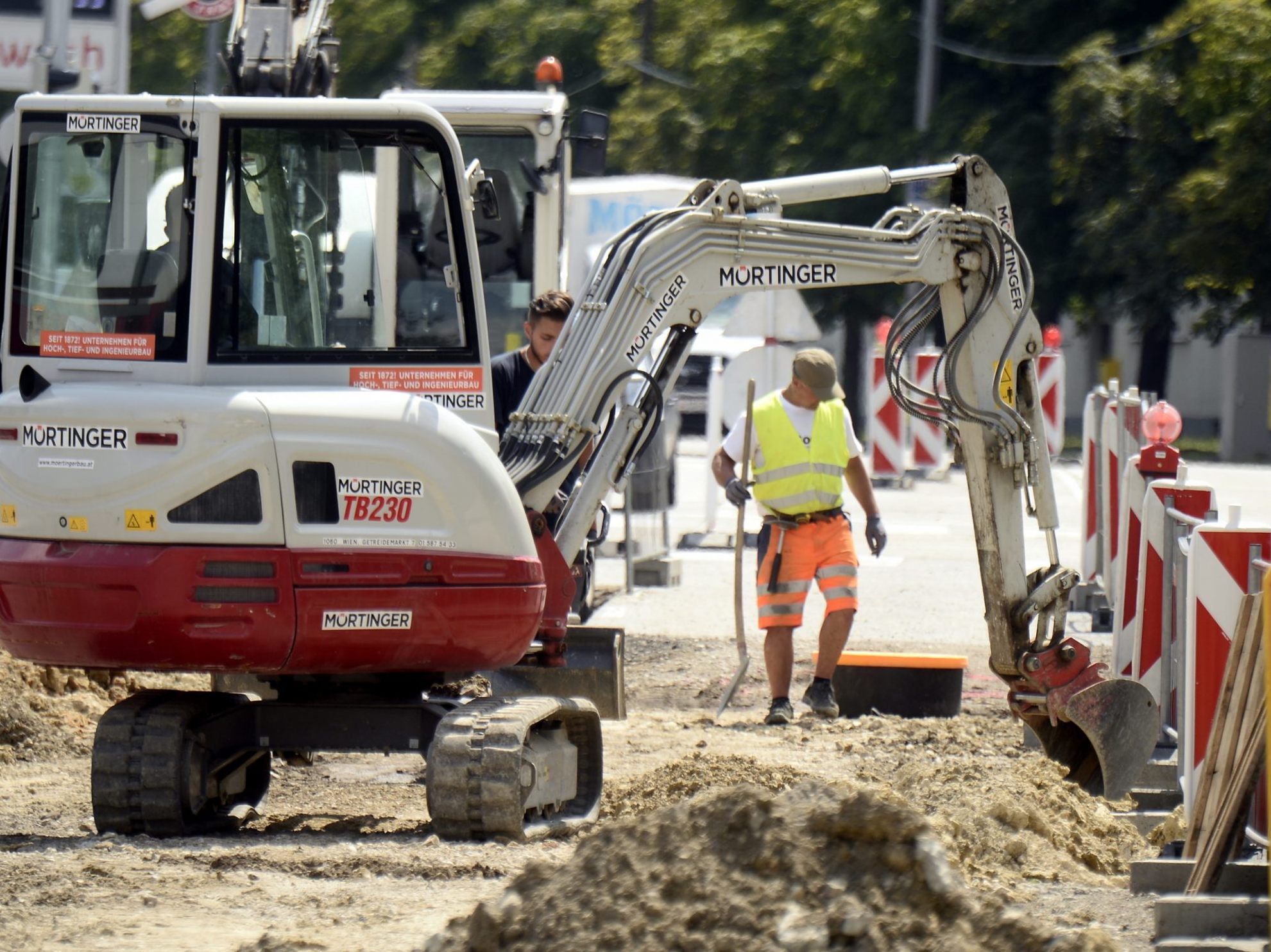 Fahrbahnsanierung in Abschnitt der Schloßallee in Wien-Penzing.