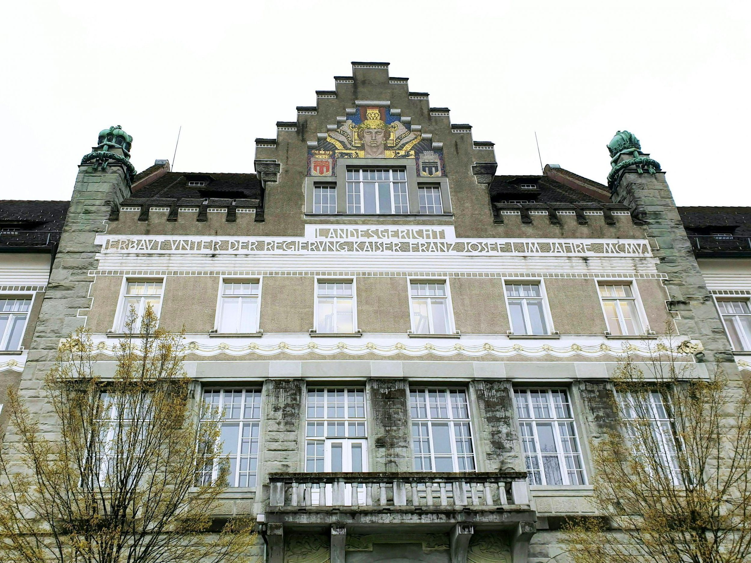 Zwei Männer in Vorarlberg zu unbedingten Haftstrafen verurteilt. Urteil nicht rechtskräftig.
