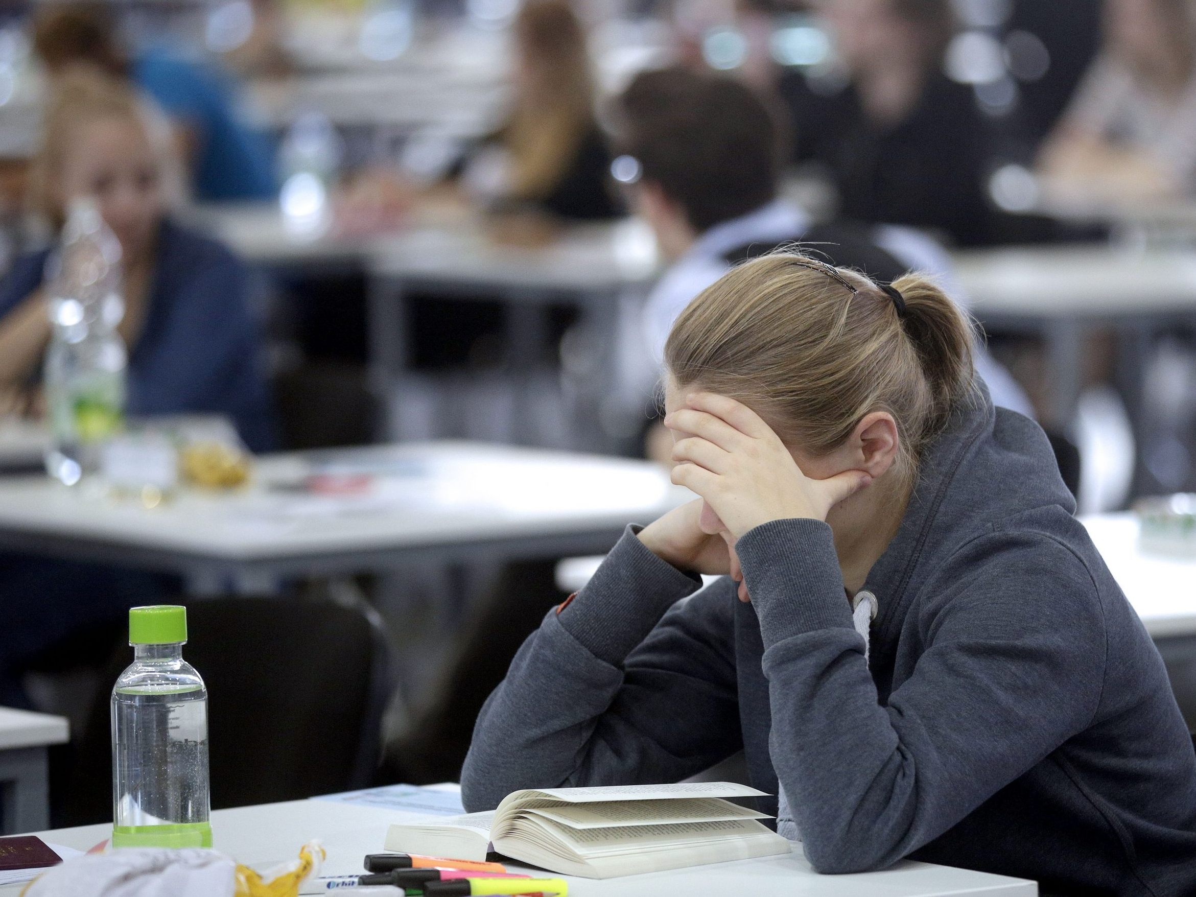 Gegenüber dem Vorjahr gibt es rund 200 Bewerbungen weniger und 50 Plätze mehr. Gegenüber dem Vorjahr gibt es rund 200 Bewerbungen weniger und 50 Plätze mehr.