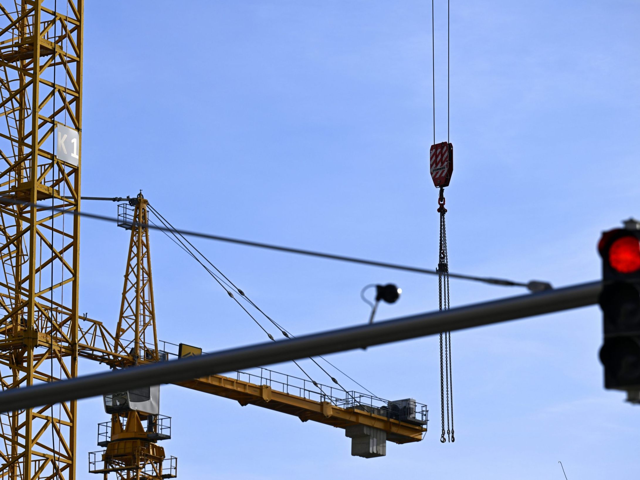 Heuer wurden deutlich weniger Wohnung zum Bau zugelassen als noch vor einem Jahr. Heuer wurden deutlich weniger Wohnung zum Bau zugelassen als noch vor einem Jahr.