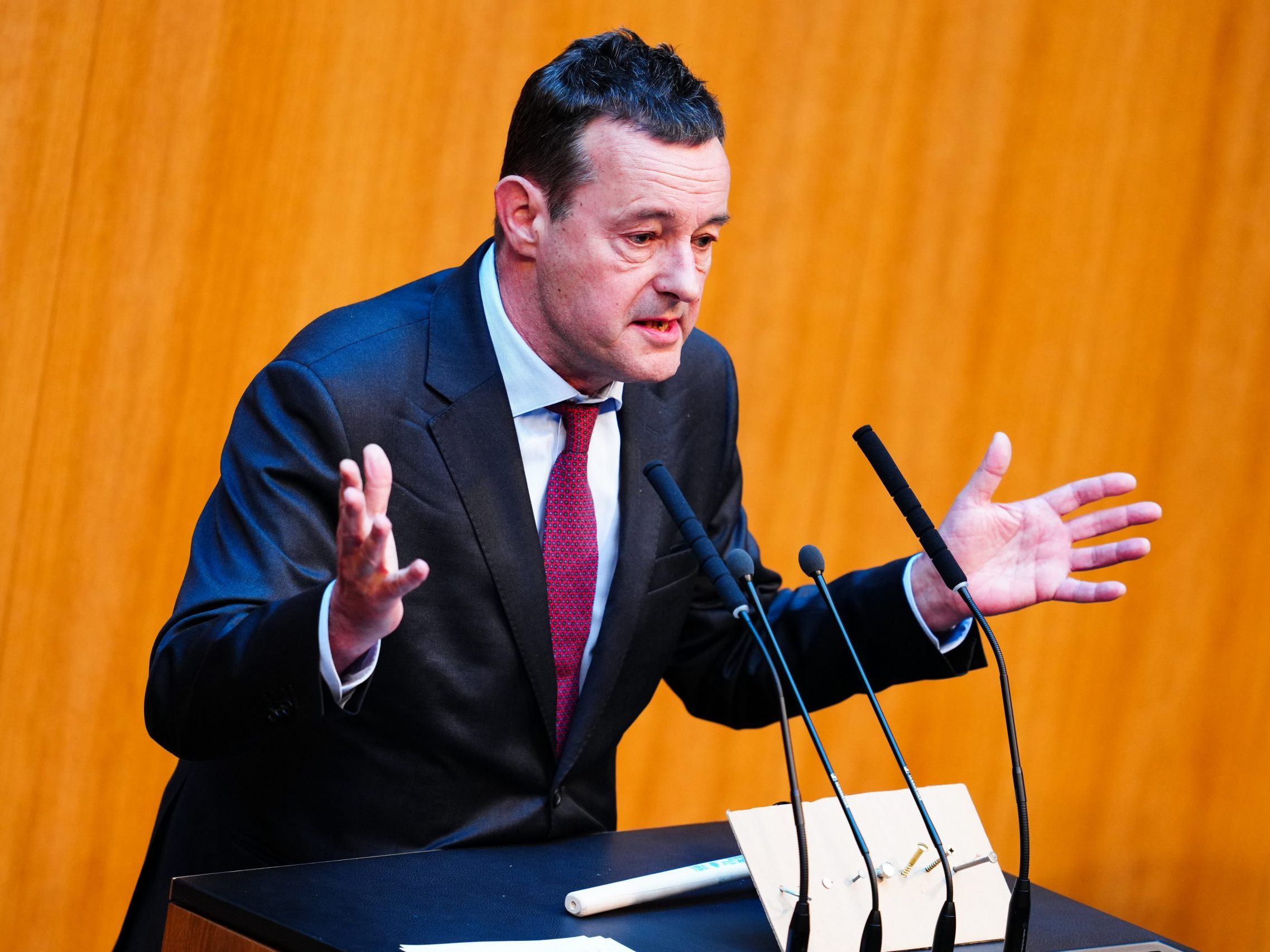 Der Grüne Sicherheitssprecher Georg Bürstmayr sieht noch Gesprächsbedarf. Der Grüne Sicherheitssprecher Georg Bürstmayr sieht noch Gesprächsbedarf.