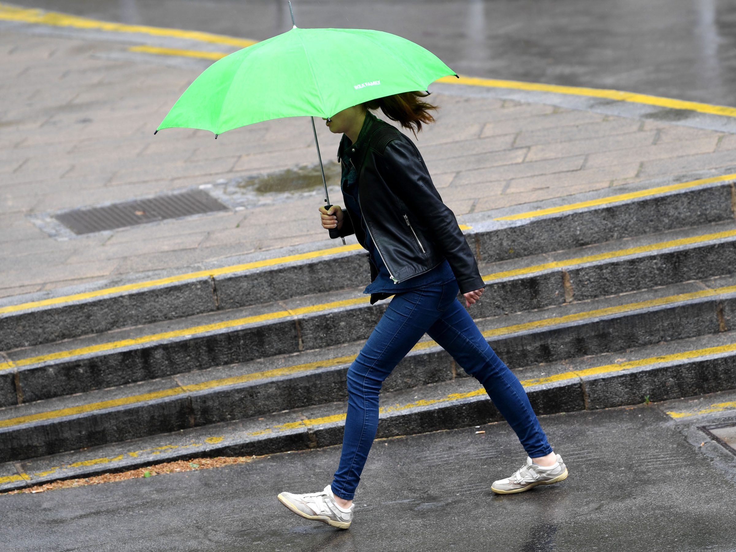 Eine Kaltfront sorgt für deutlich kühlere Temperaturen. Eine Kaltfront sorgt für deutlich kühlere Temperaturen.