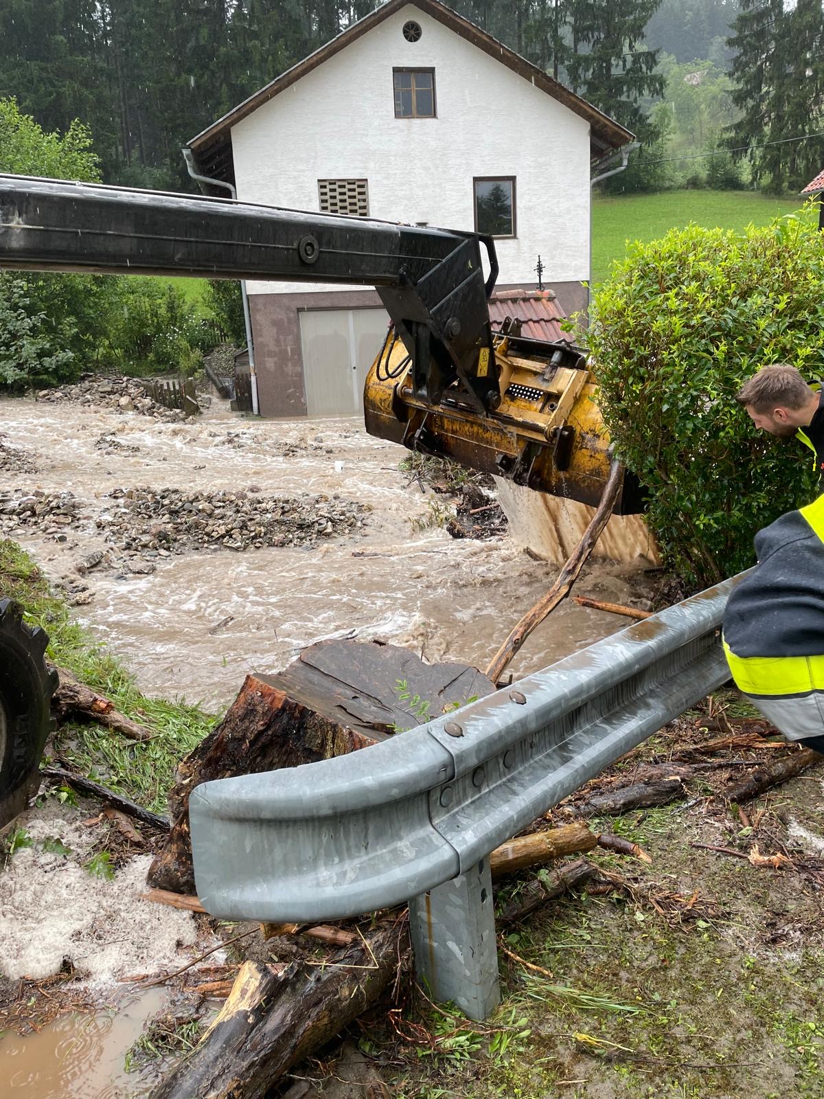 ©APA/BFKDO AMSTETTEN