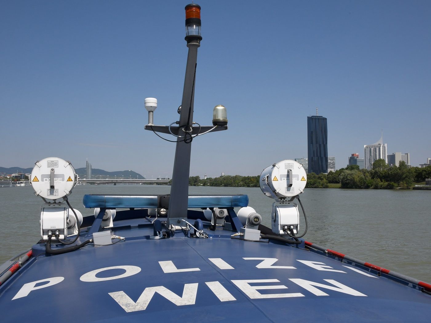 Der vermisste Schwimmer im Wiener Kaiserwasser ist nicht mehr am Leben. Im Bild: Ein Schiff der Wasserpolizei auf der Donau.
