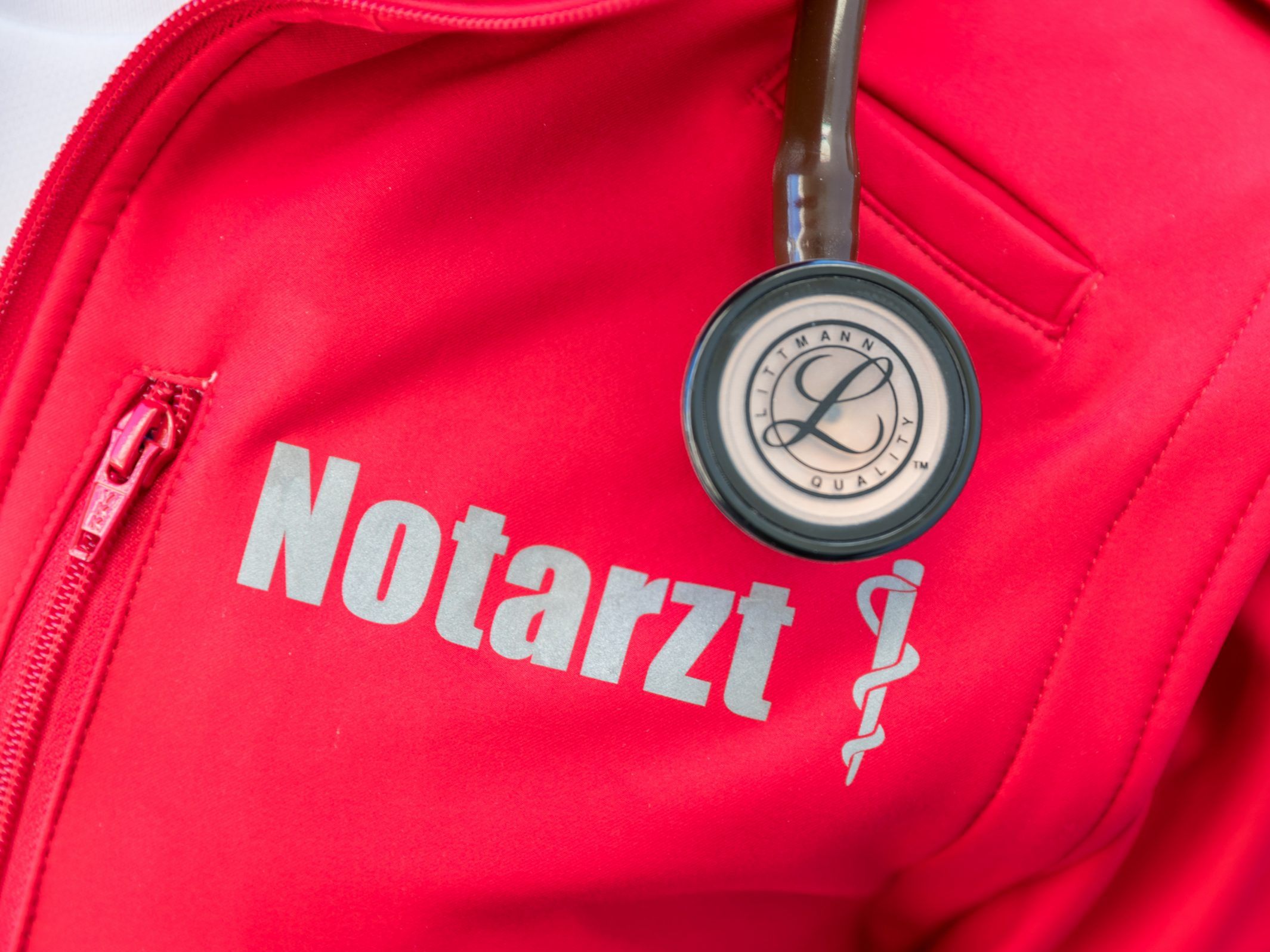 Ein 72-Jähriger stürzte aus einem Boot in den Stausee Ottenstein und starb.