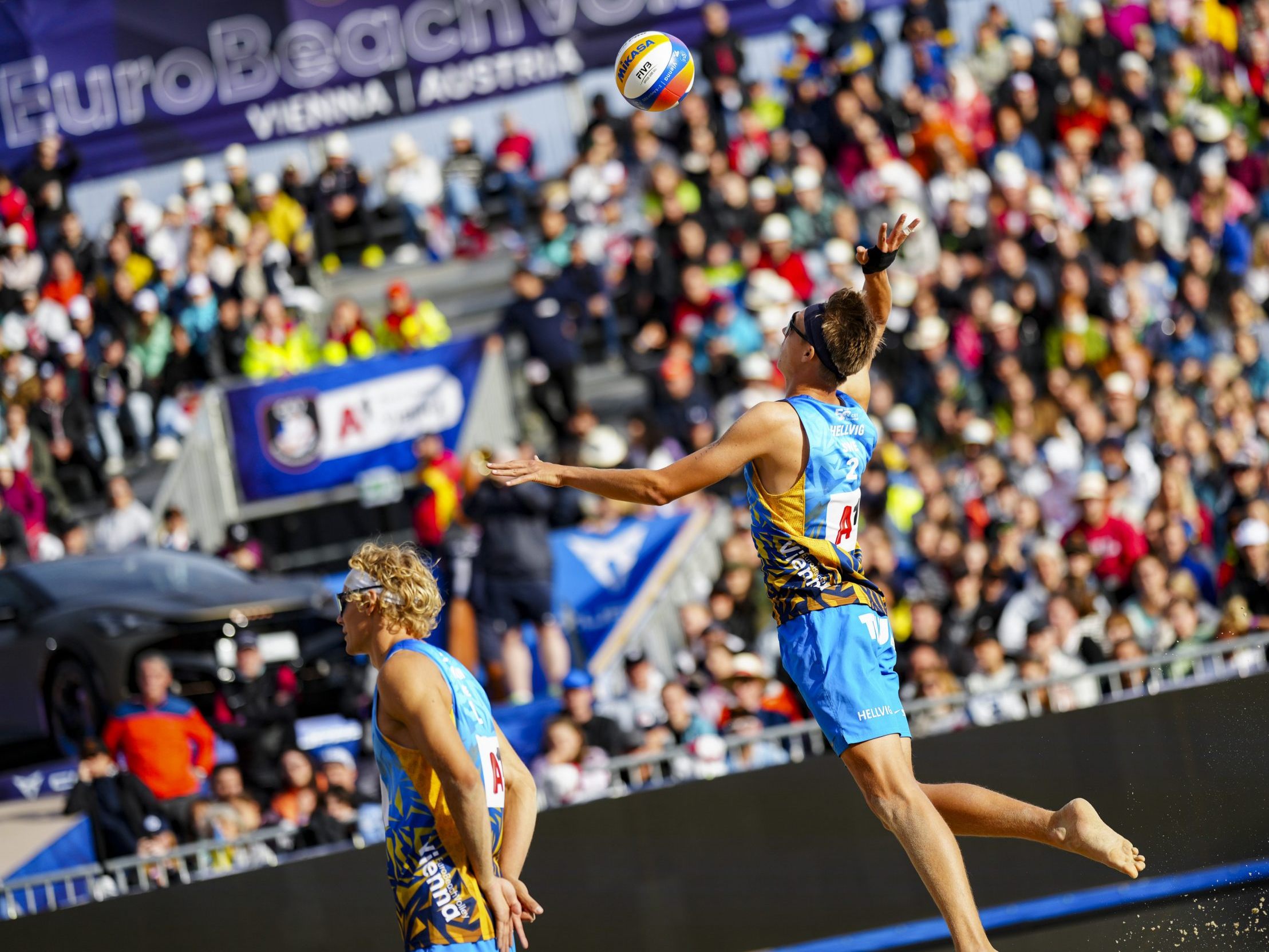 Die Beachvolleyball-Stars schlagen wieder in Wien auf.