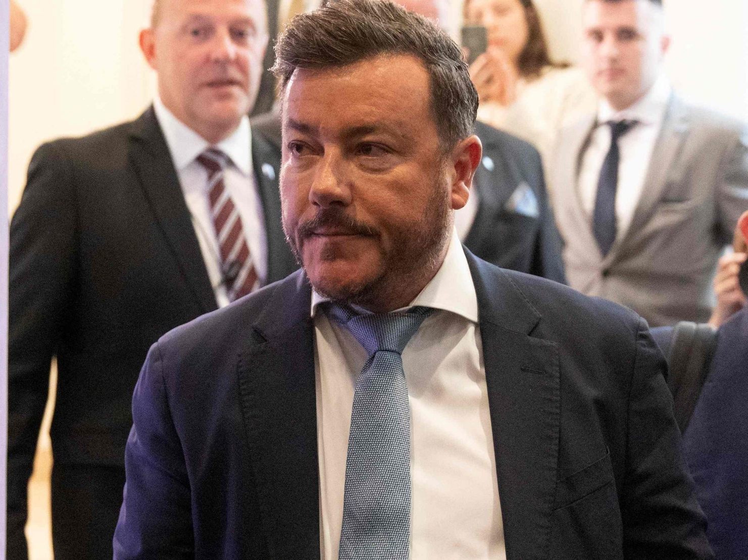 Gegen Rene Benko wurde nach seinem Auftritt im COFAG-U-Ausschuss eine Beugestrafe verhängt. Gegen Rene Benko wurde nach seinem Auftritt im COFAG-U-Ausschuss eine Beugestrafe verhängt.