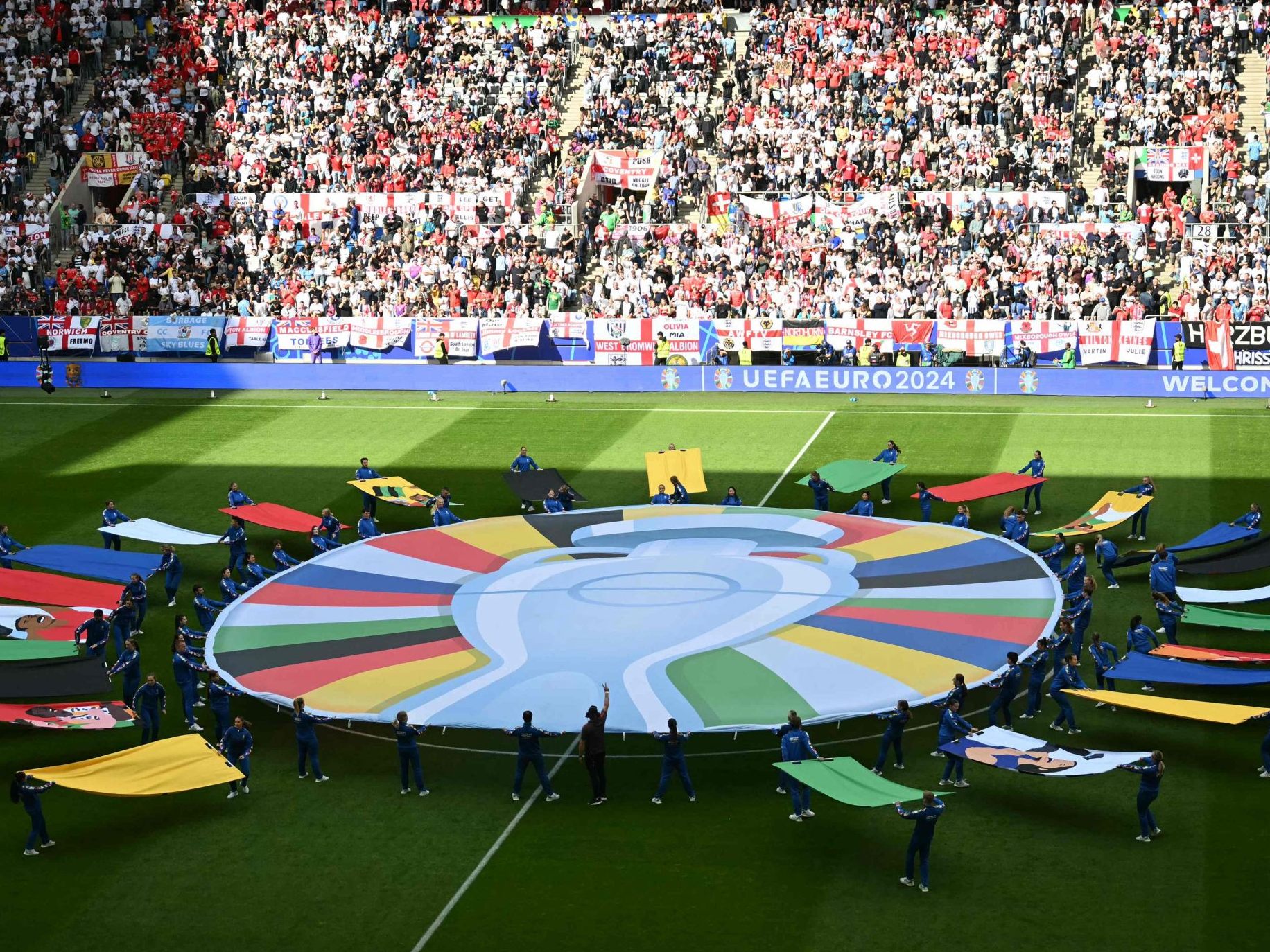 Die UEFA ist mit der Fußball-EM zufrieden. Die UEFA ist mit der Fußball-EM zufrieden.