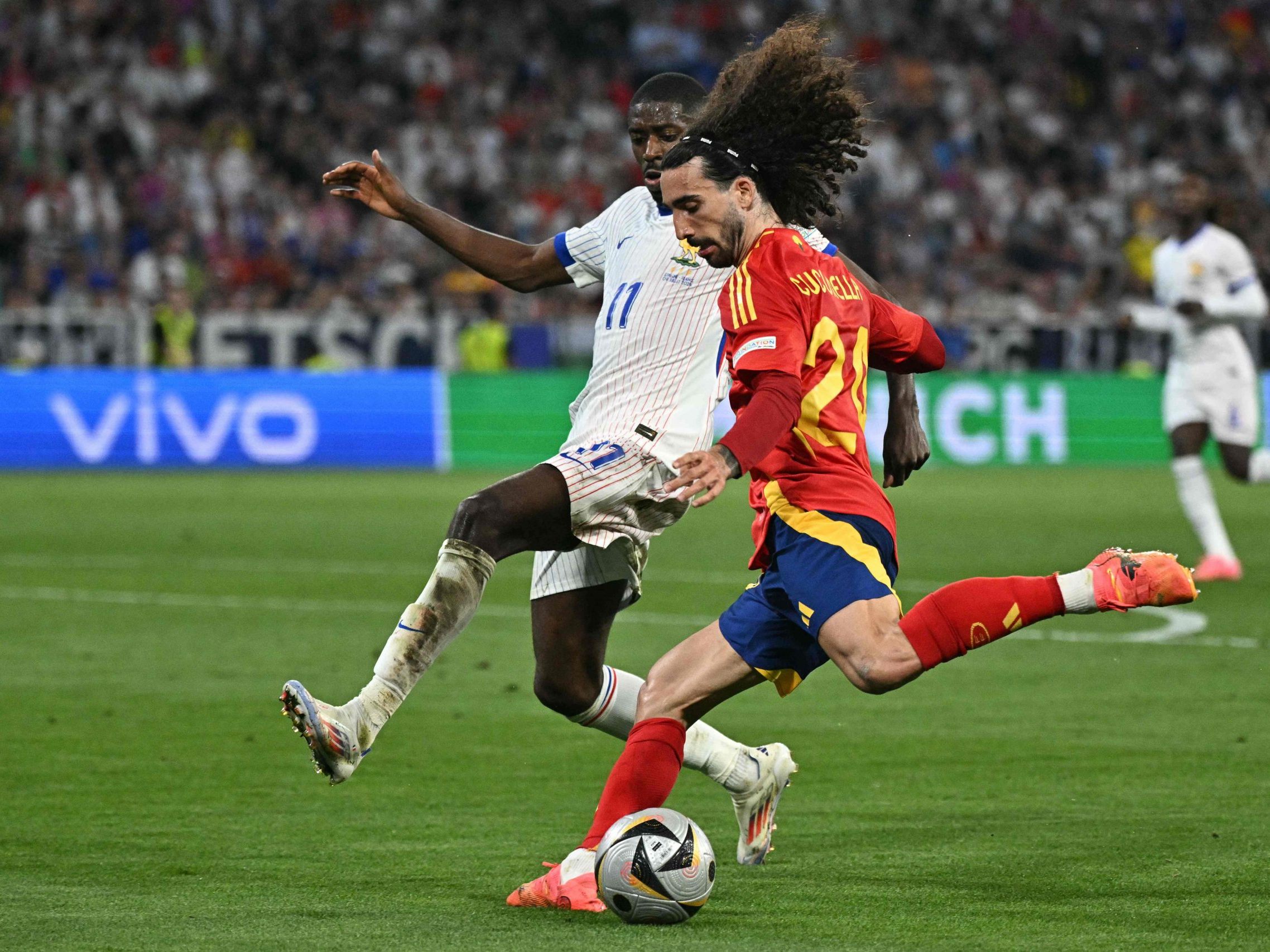 Cucurella war bei Spaniens EM-Halbfinale gegen Frankreich mit Pfiffen konfrontiert. Cucurella war bei Spaniens EM-Halbfinale gegen Frankreich mit Pfiffen konfrontiert.