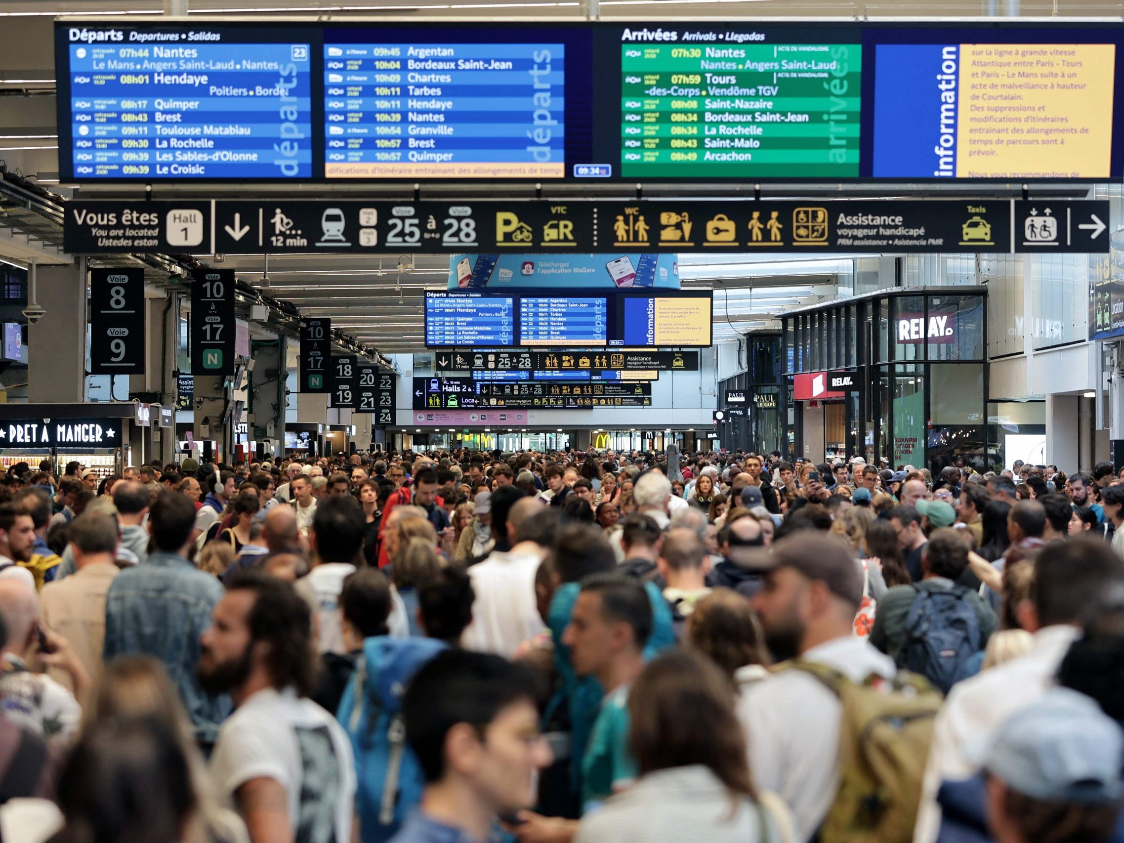 Der Schnellzugverkehr auf der Atlantik-, Nord- und Ostachse sei derzeit stark beeinträchtigt.