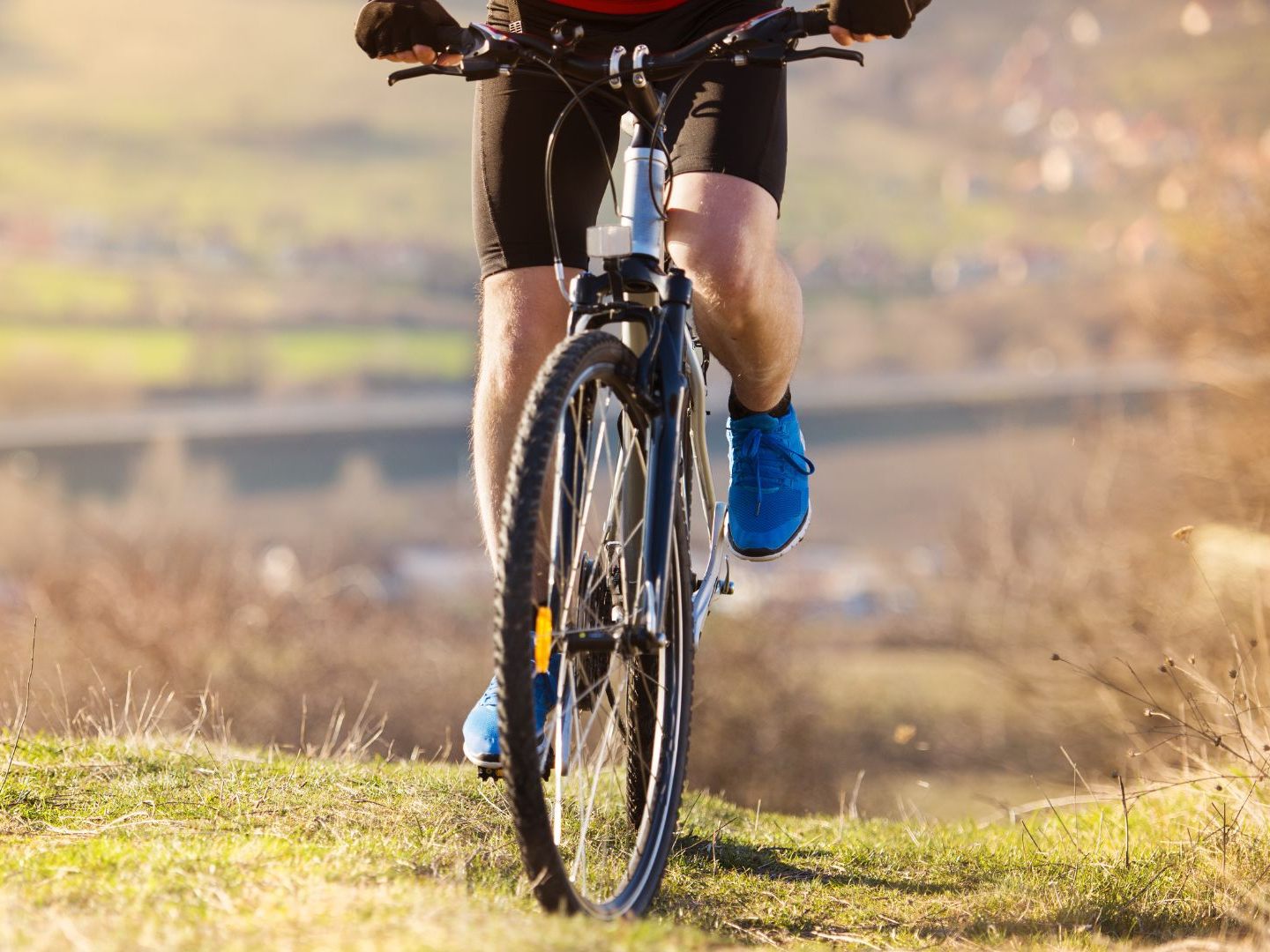 Ein Mountainbiker belästigte eine Wanderin sexuell. Ein Mountainbiker belästigte eine Wanderin sexuell.