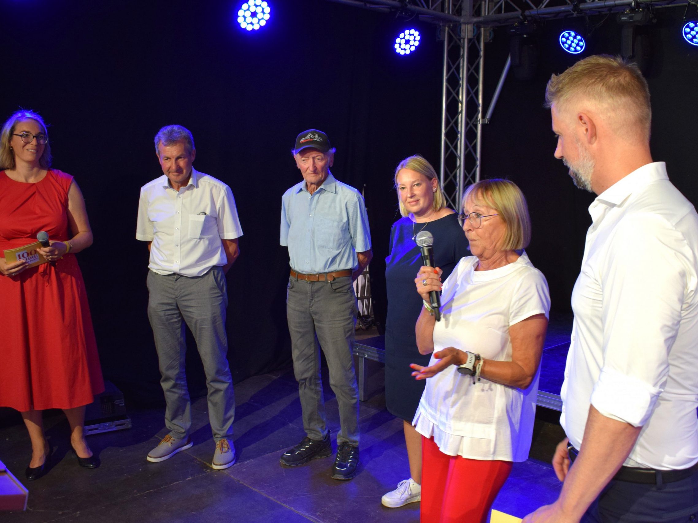 Interview-Runde: Vizebgm. Katharina Fuchs, Gebhard Bechter, Edwin Steurer, Belinda S. de Mesquita, Herma Raid und Bgm. Thomas Konrad.