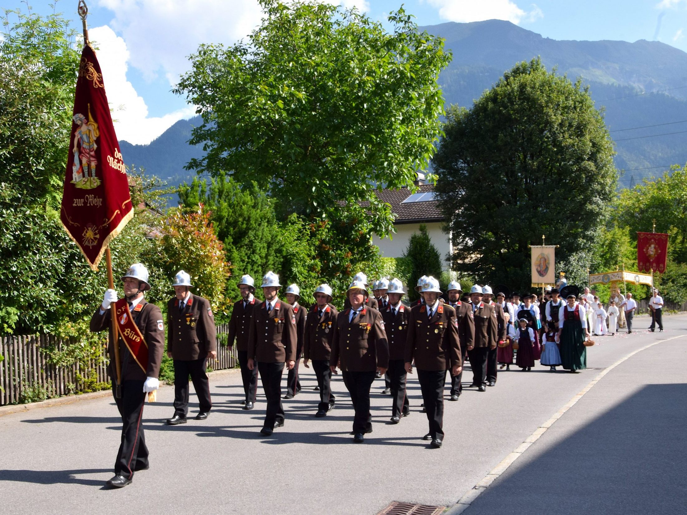 Die Feuerwehr Bürs anlässlich der letztjährigen Fronleichnamsprozession der Pfarre Bürs St. Martin. Die Feuerwehr Bürs anlässlich der letztjährigen Fronleichnamsprozession der Pfarre Bürs St. Martin.