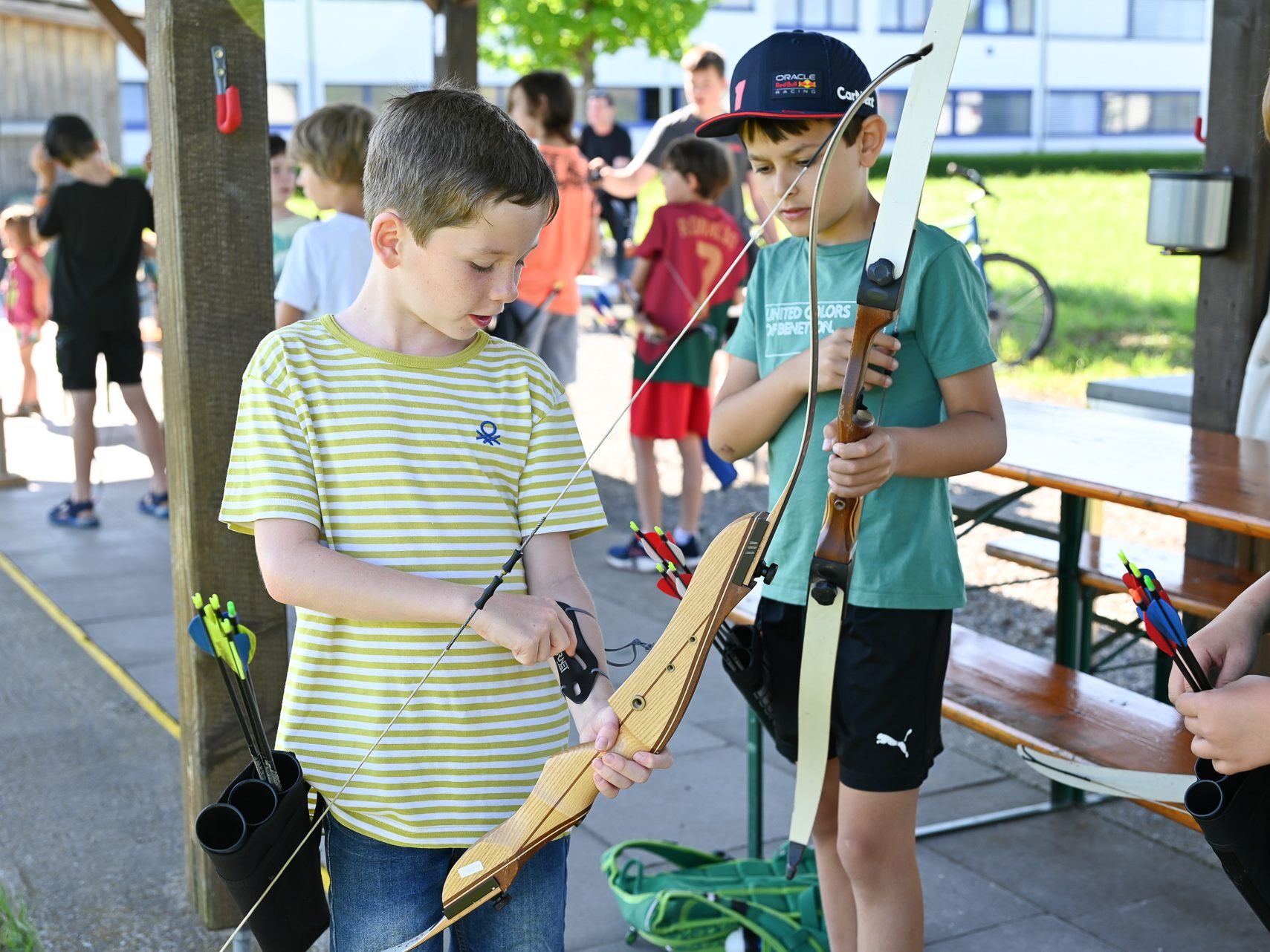 Beim Bogensportclub Lustenau lernen Schüler den richtigen Umgang mit Pfeil und Bogen. Beim Bogensportclub Lustenau lernen Schüler den richtigen Umgang mit Pfeil und Bogen.