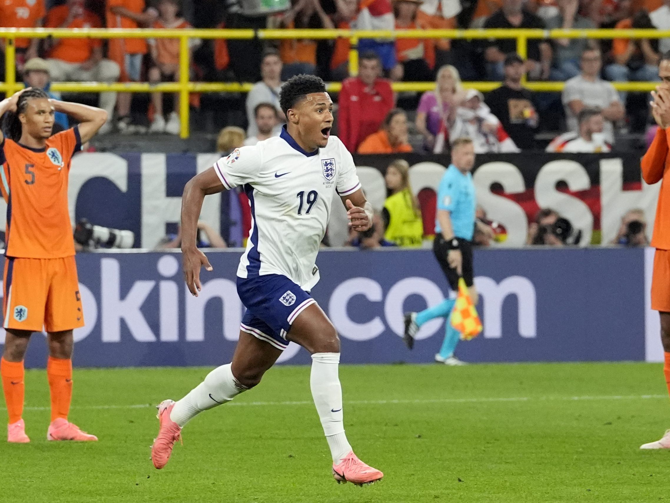 England schlug im Halbfinale der Fußball-EM die Niederlande mit einem späten Tor.
