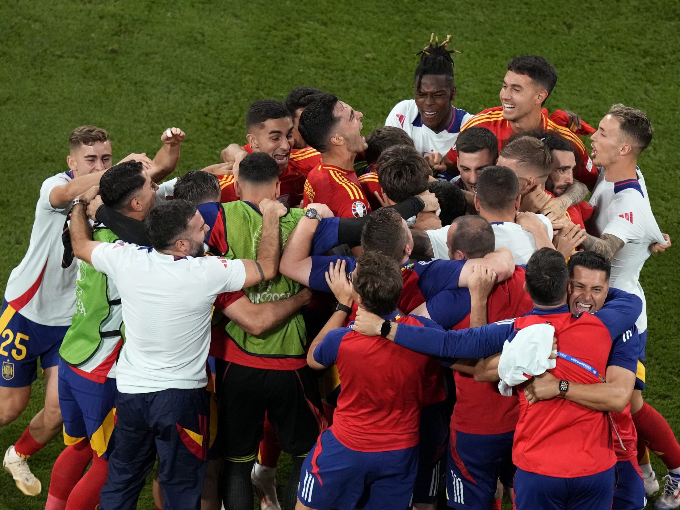 Spanien ist als erstes Team ins EM-Finale eingezogen.