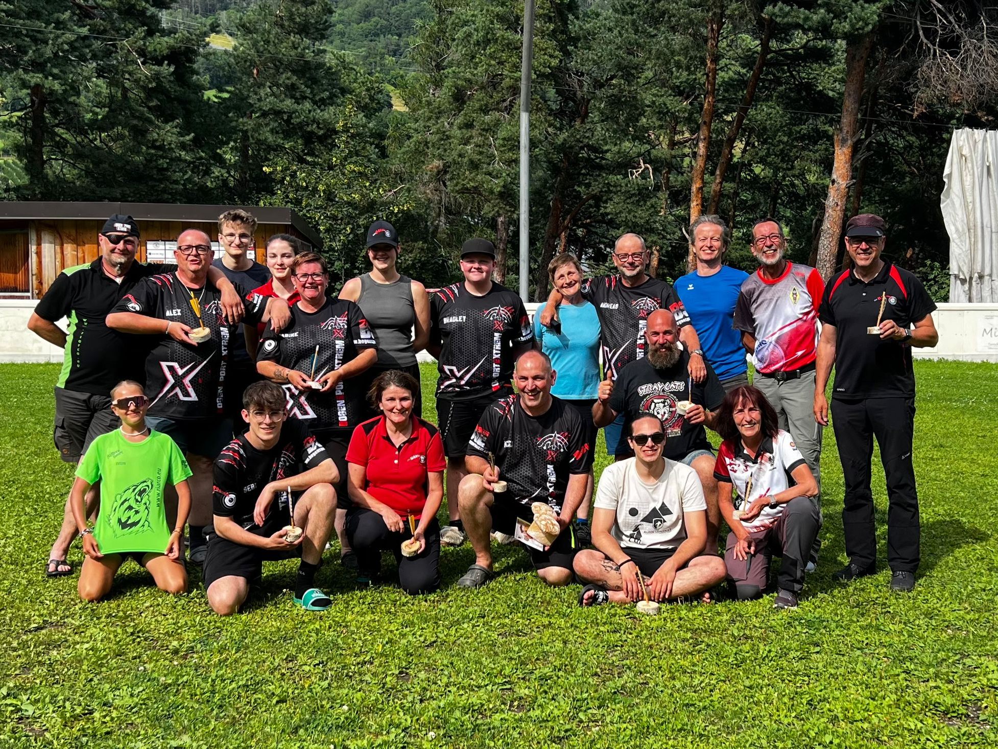 Gruppenbild der Teilnehmer.