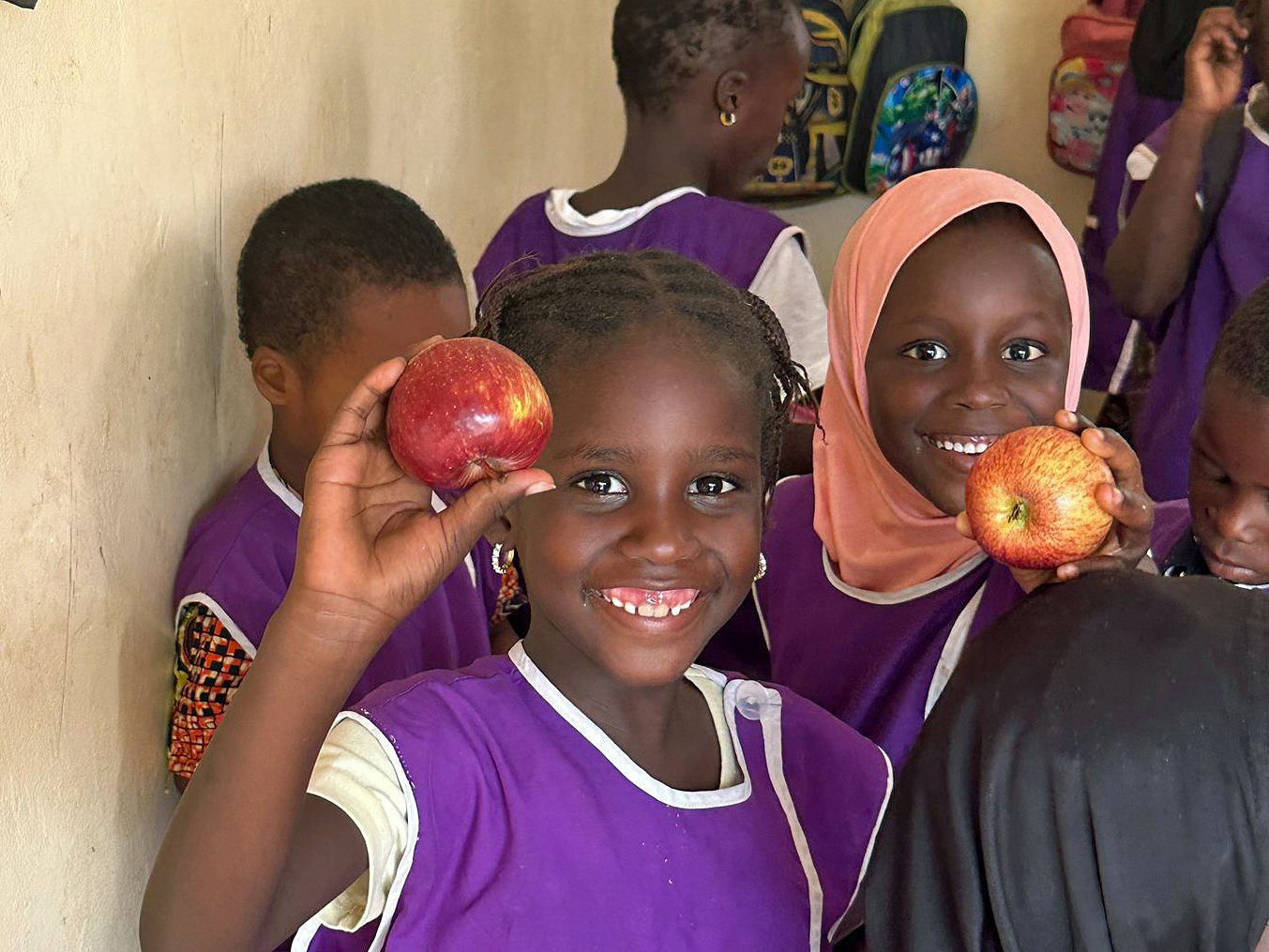 Mit dem Erlös des Flohmarkts wird eine gesunde Obstjause für die Kinder im Kindergarten MBalling ermöglicht. Mit dem Erlös des Flohmarkts wird eine gesunde Obstjause für die Kinder im Kindergarten MBalling ermöglicht.