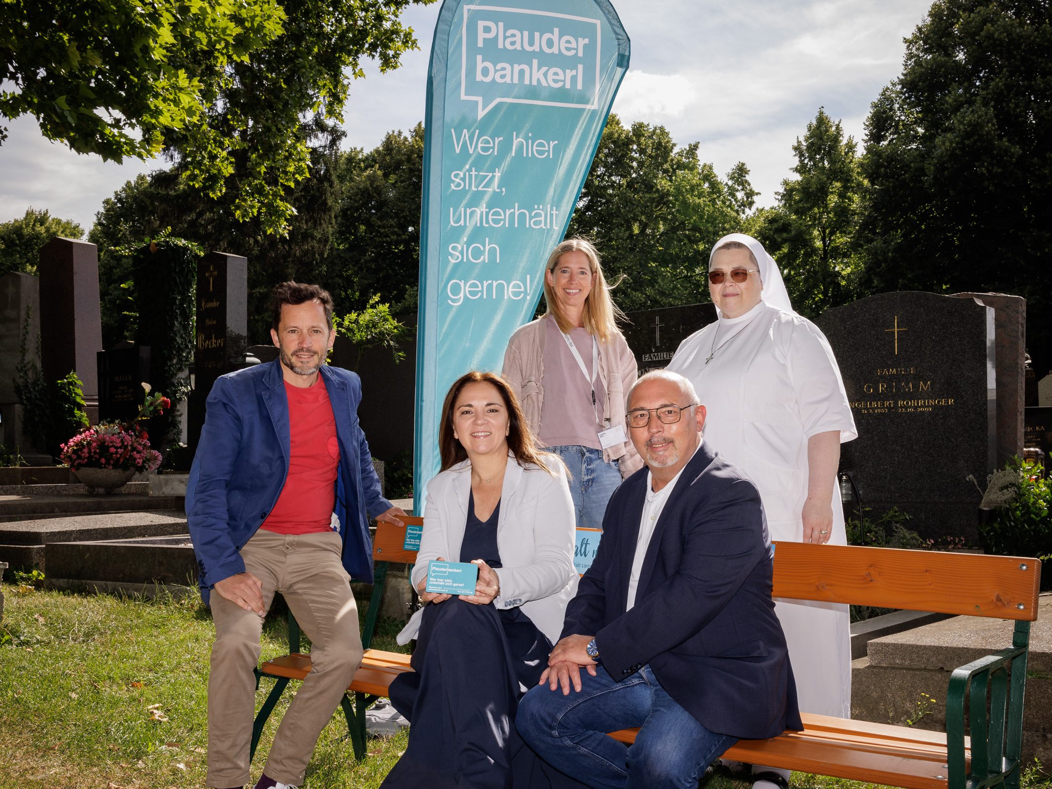 Das Plauderbankerl am Friedhof Hernals. Das Plauderbankerl am Friedhof Hernals.