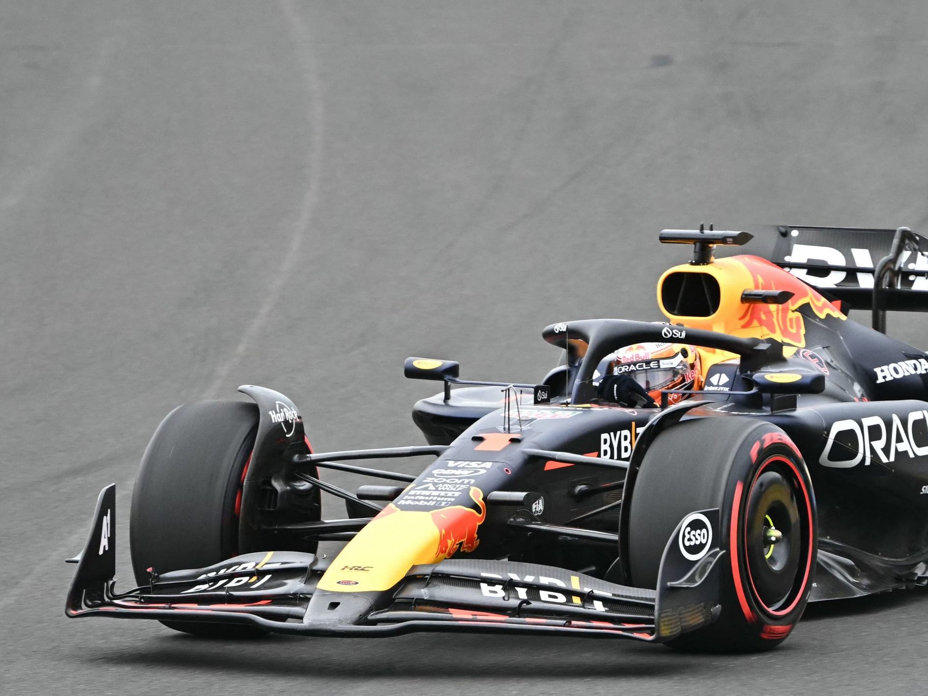 Max Verstappen muss an den McLaren-Piloten vorbei. Max Verstappen muss an den McLaren-Piloten vorbei.