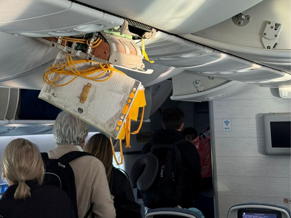 Brasilien: Flugzeug nach Turbulenzen mit Verletzten notgelandet. Brasilien: Flugzeug nach Turbulenzen mit Verletzten notgelandet.