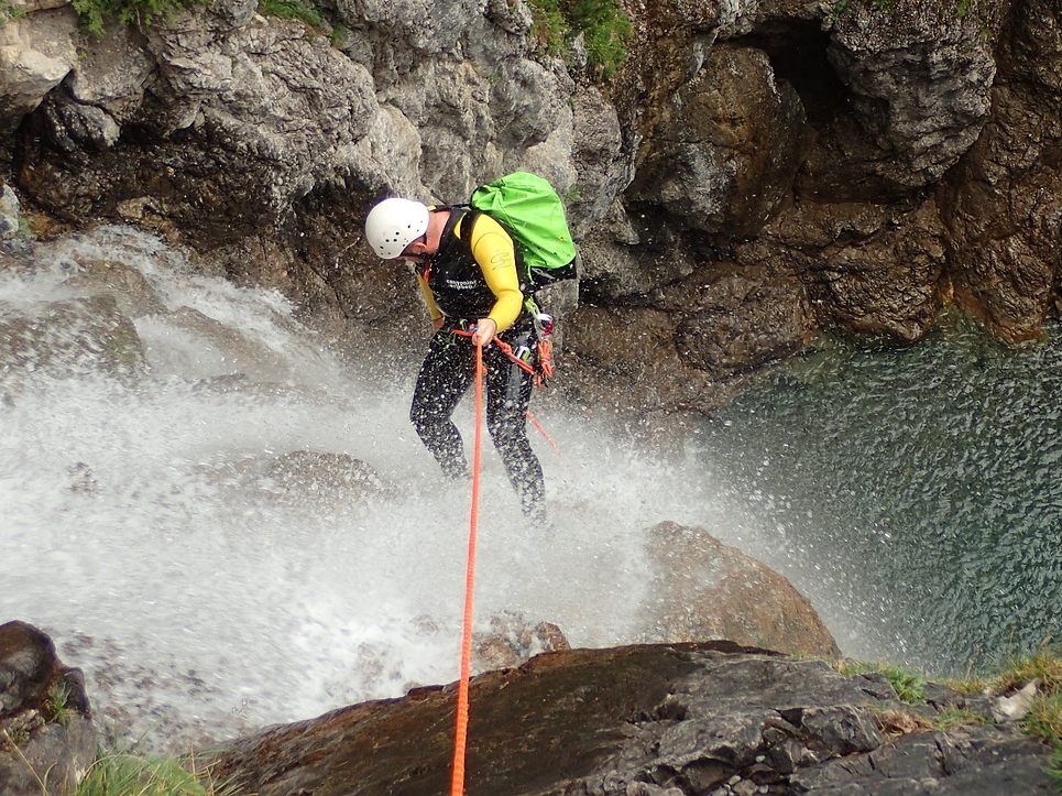 Ein Deutscher wird nach einem Canyoningunfall im Bezirk Reutte vermisst.