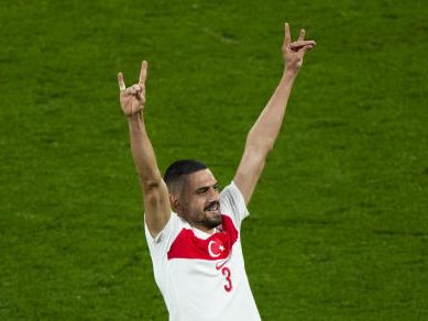Demiral feierte sein Tor gegen Österreich mit dem Wolfsgruß.