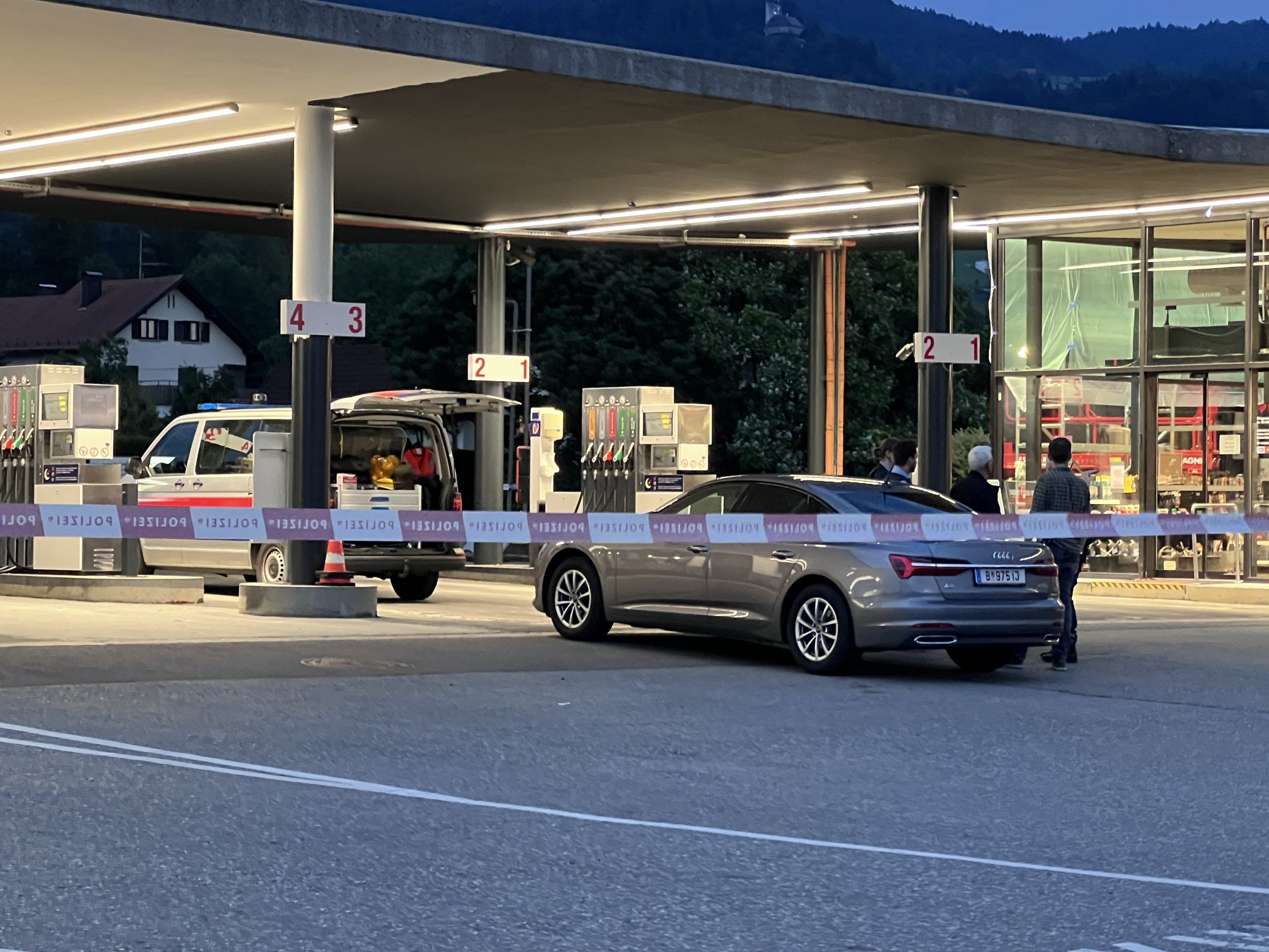 Ein 18-Jähriger überfiel am Mittwochabend eine Tankstelle in Hörbranz. Ein 18-Jähriger überfiel am Mittwochabend eine Tankstelle in Hörbranz.
