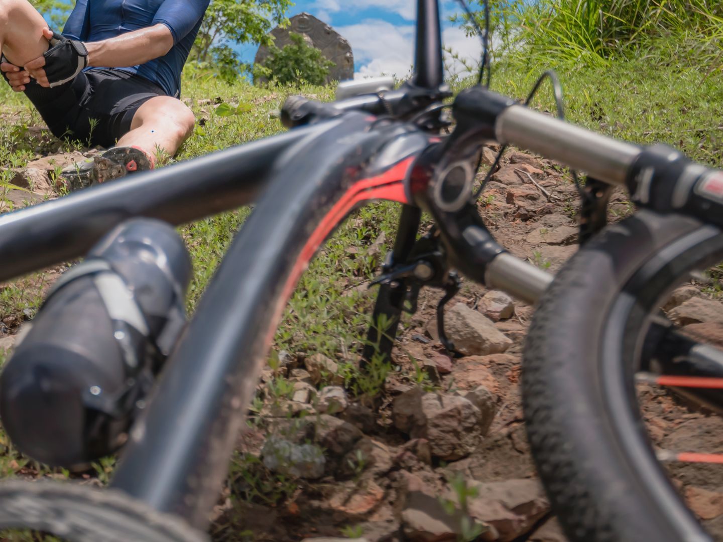 Mountainbiker erlitt Rissquetschwunden Mountainbiker erlitt Rissquetschwunden