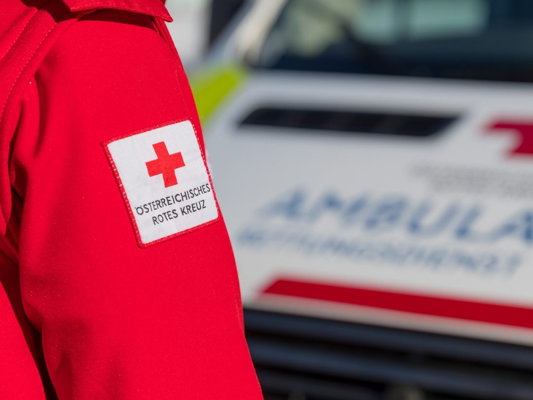 Ein Rennradfahrer wurde bei dem Unfall verletzt. (Symbolbild) Ein Rennradfahrer wurde bei dem Unfall verletzt. (Symbolbild)