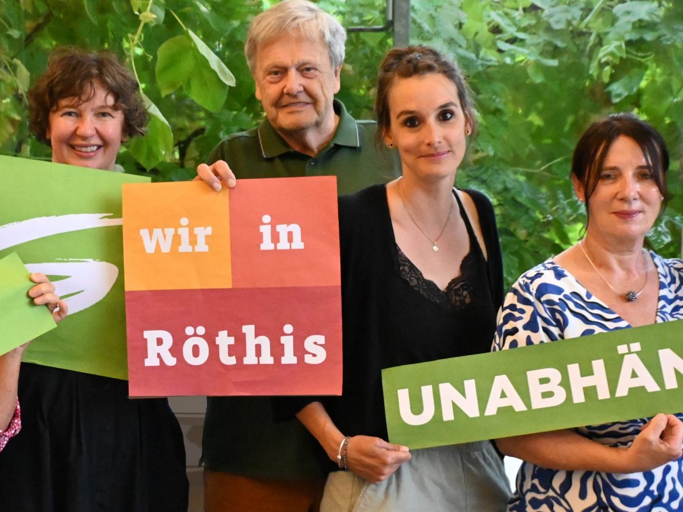 "Wir in Röthis": Grüne und Unabhängige (Elisabeth Liebl, Joachim Hagleitner, Gudrun Sturn, Werner Blum, Christina Hillebrand, Astrid Nigsch-Schneidtinger und Barbara Schmölz). "Wir in Röthis": Grüne und Unabhängige (Elisabeth Liebl, Joachim Hagleitner, Gudrun Sturn, Werner Blum, Christina Hillebrand, Astrid Nigsch-Schneidtinger und Barbara Schmölz).