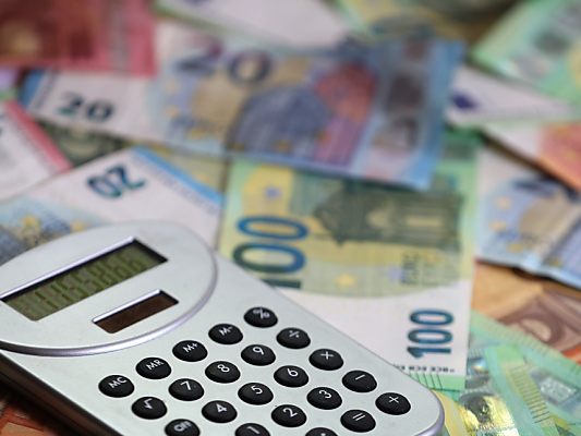 Großes Minus im Budget im ersten Halbjahr. Großes Minus im Budget im ersten Halbjahr.