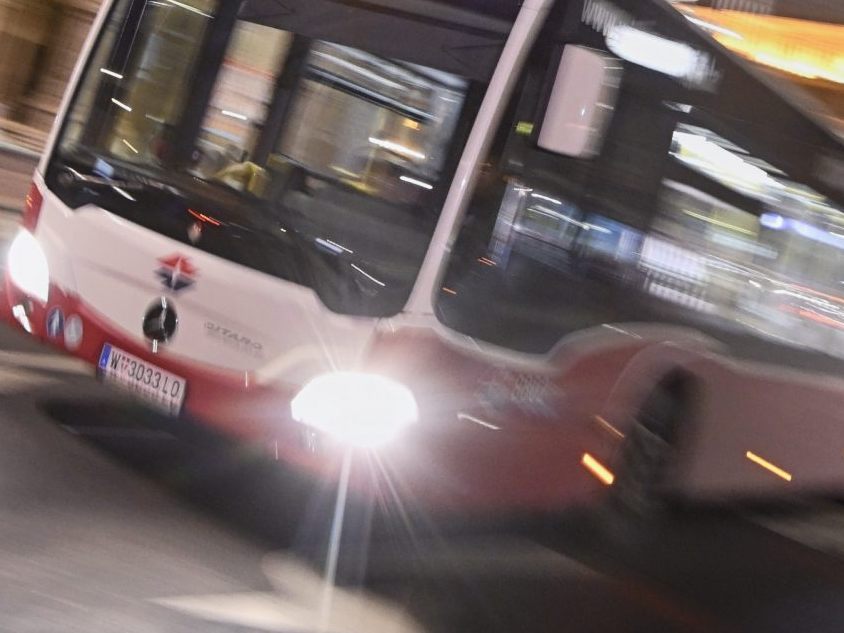 In Wien-Landstraße kam es zu einem nächtlichen Busunfall. In Wien-Landstraße kam es zu einem nächtlichen Busunfall.
