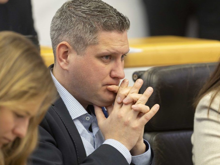 Die Gemeinde Fraxern hat die VN nun doch über den Bezug von Bürgermeister Steve Mayr informiert.