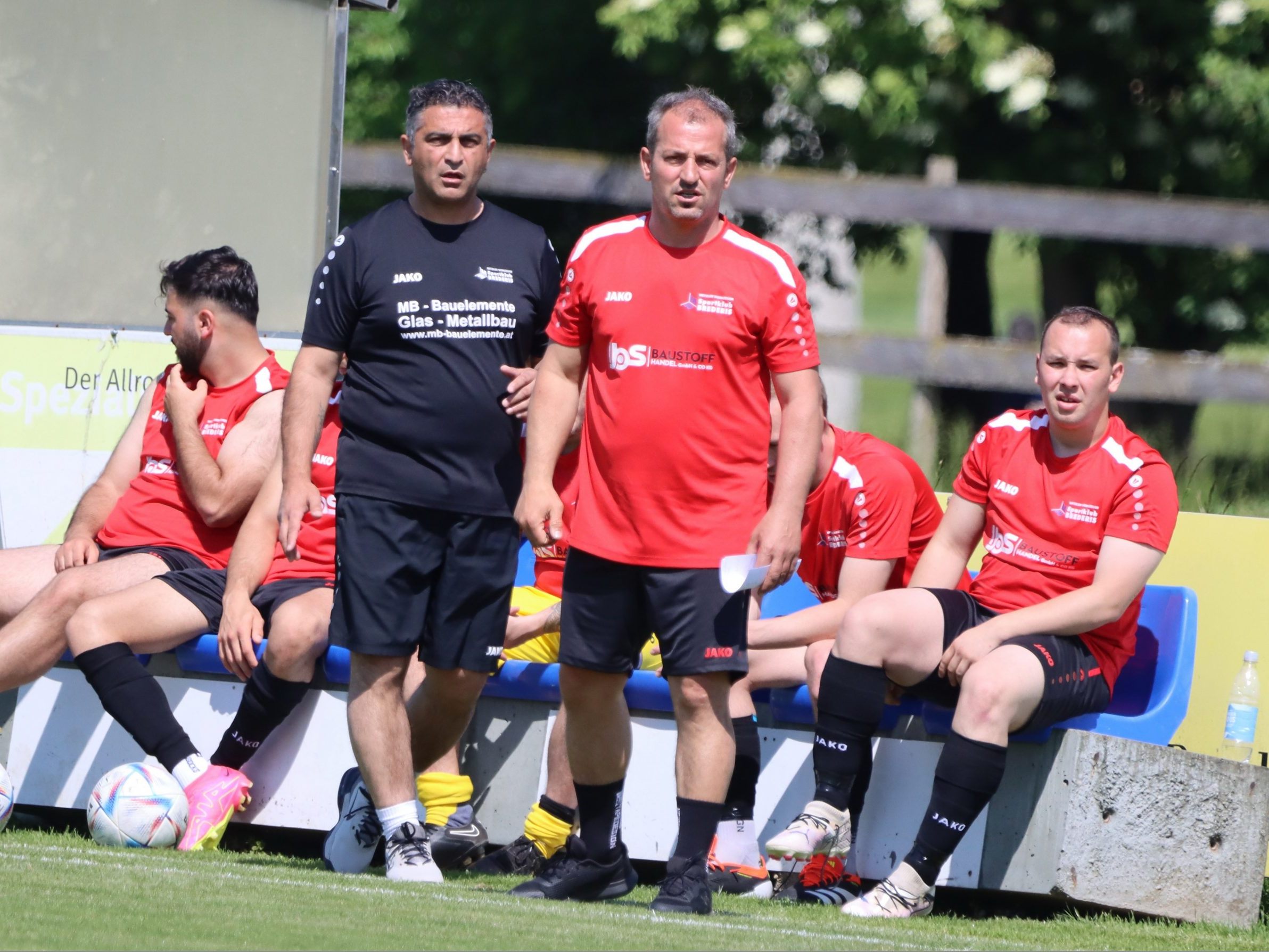 Ergün Karatay (l.) ist nicht mehr Brederis-Trainer. Dogan Uyar (r.) übernimmt interimistisch. Ergün Karatay (l.) ist nicht mehr Brederis-Trainer. Dogan Uyar (r.) übernimmt interimistisch.