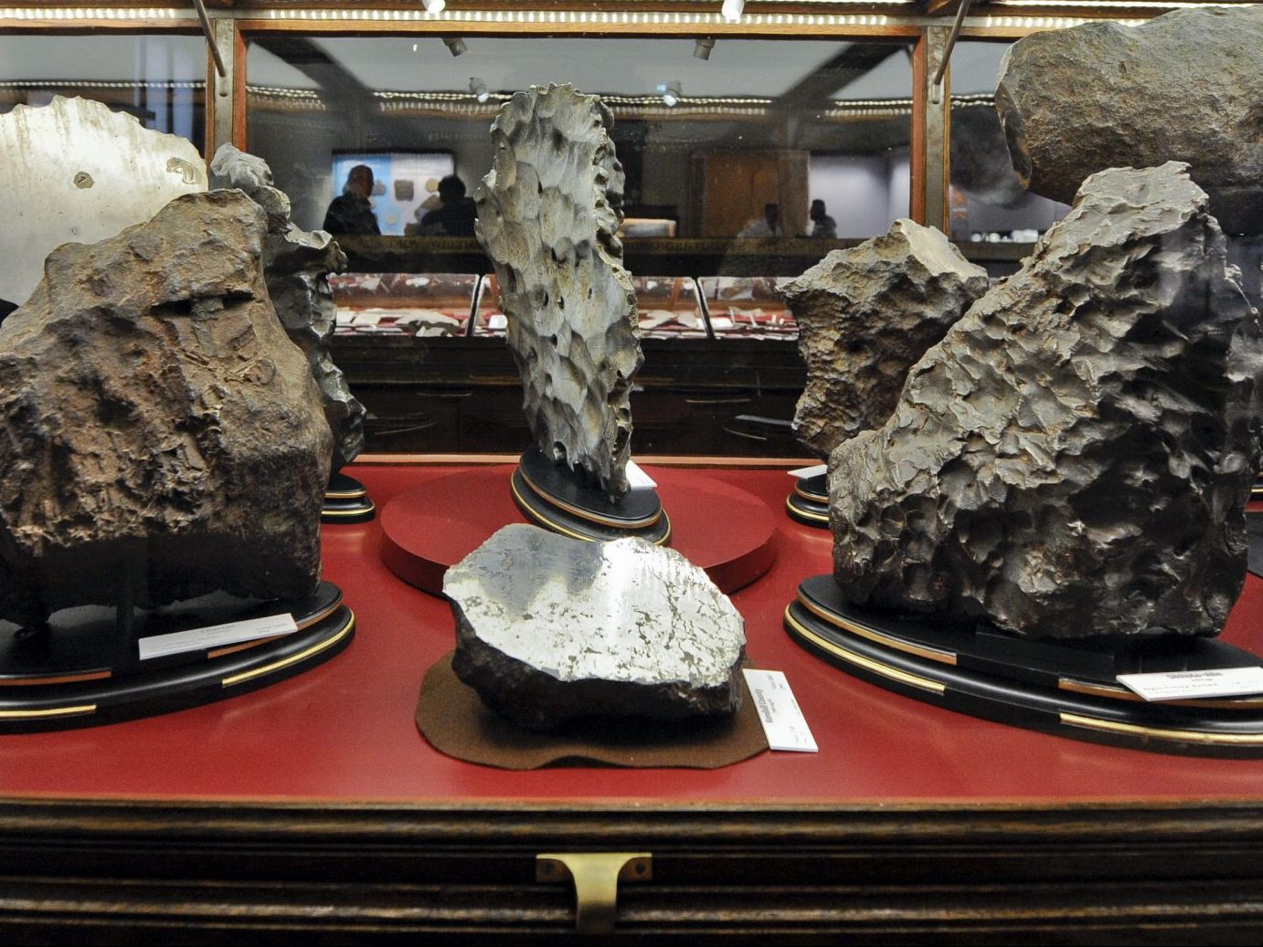 Die Meteoritensammlung des Naturhistorischen Museums (NHM) Wien. Die Meteoritensammlung des Naturhistorischen Museums (NHM) Wien.