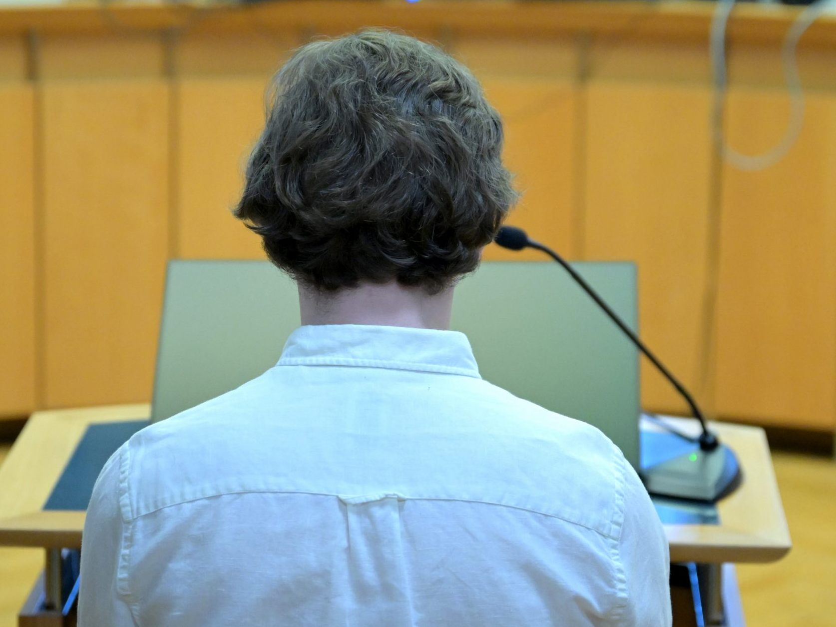 Der rechtsextreme Wiener "Feuerkrieger" wurde sechs Wochen nach dem Urteil enthaftet. Der rechtsextreme Wiener "Feuerkrieger" wurde sechs Wochen nach dem Urteil enthaftet.