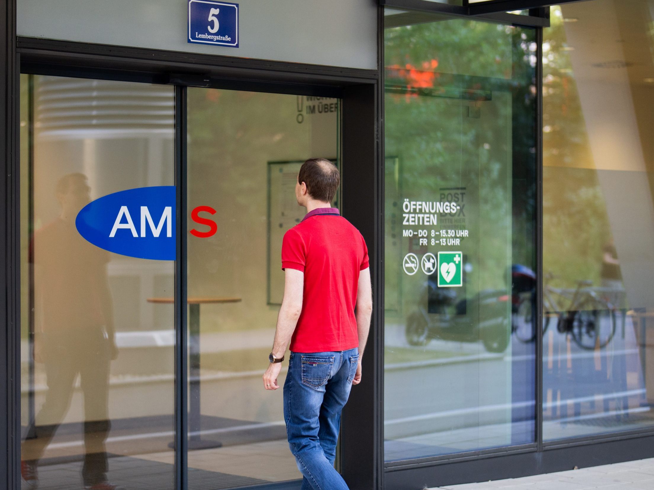 Die Arbeitslosenzahlen sind im Juli gestiegen. Die Arbeitslosenzahlen sind im Juli gestiegen.