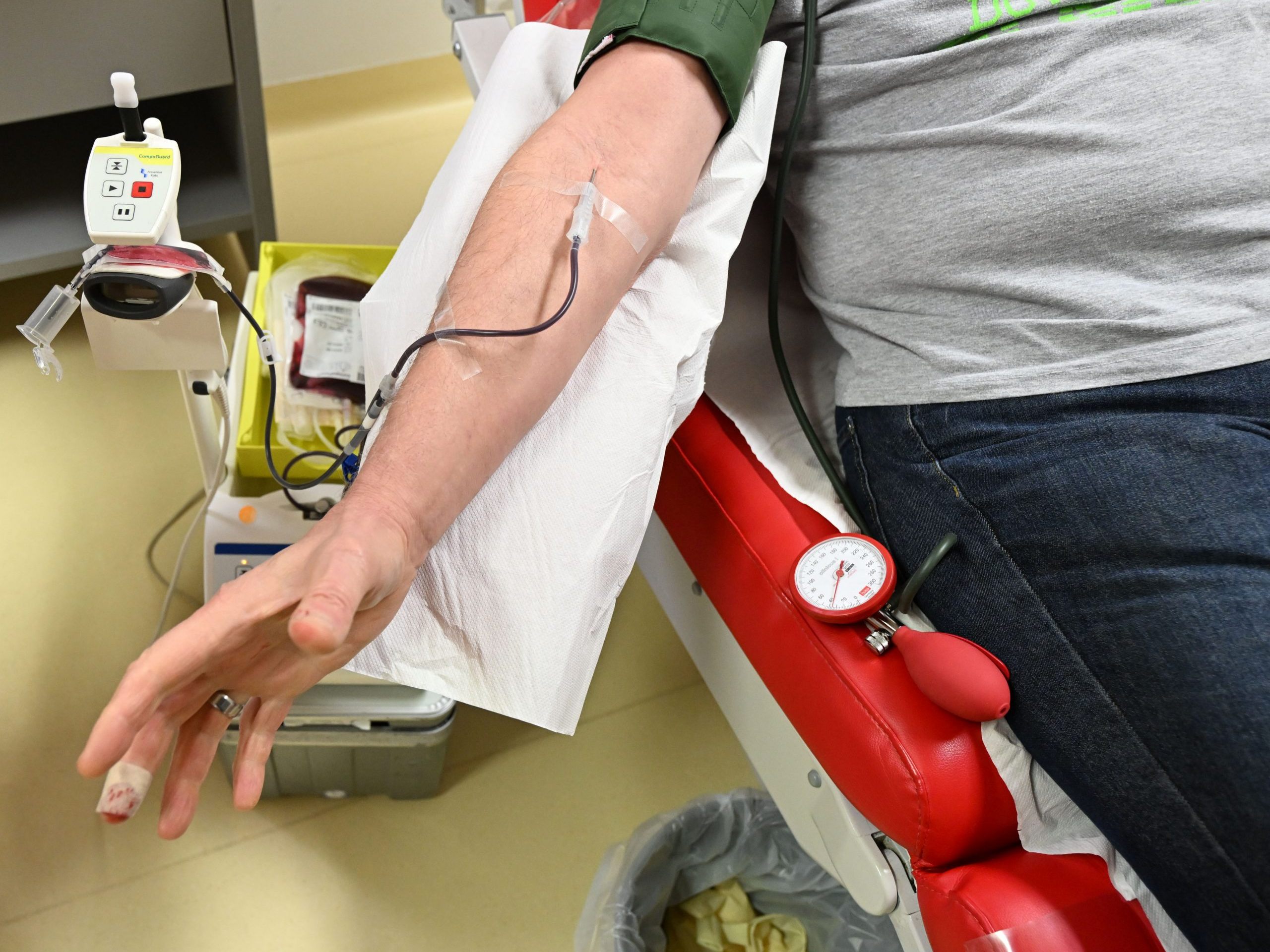 Für Vollversorgung ist das Rote Kreuz auf regelmäßige Spenden angewiesen. Für Vollversorgung ist das Rote Kreuz auf regelmäßige Spenden angewiesen.